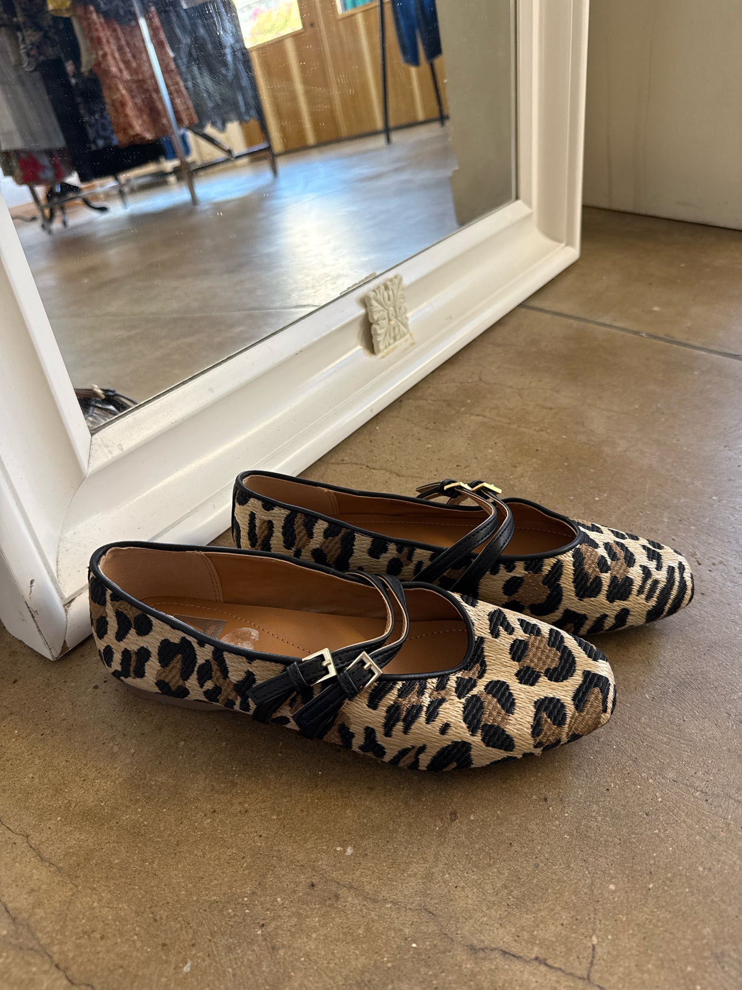 Dolce Vita Shoe Size 8 Leopard Flats