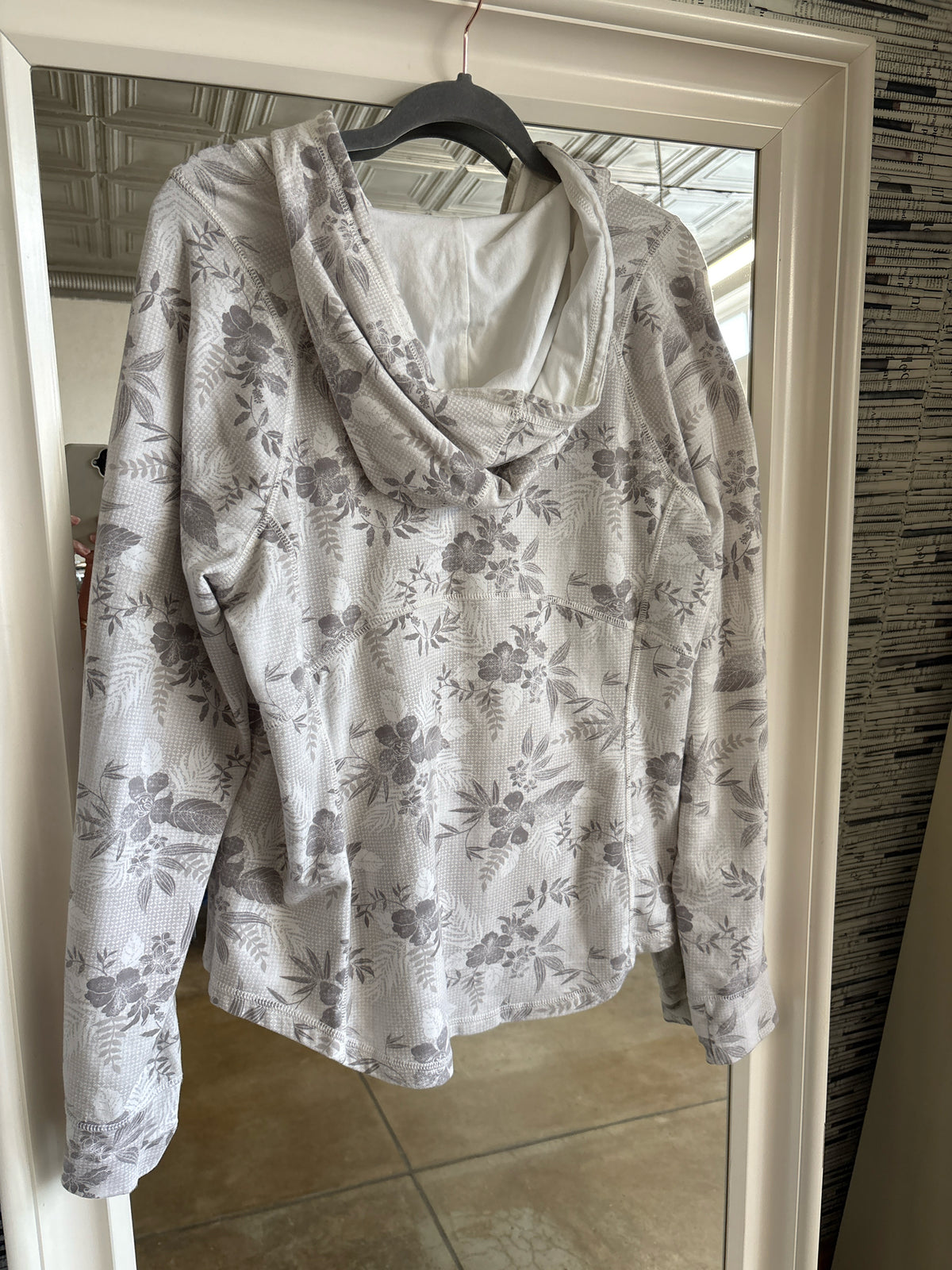 Tommy Bahama Size L gray print Longhorn Pullover/Hoodie