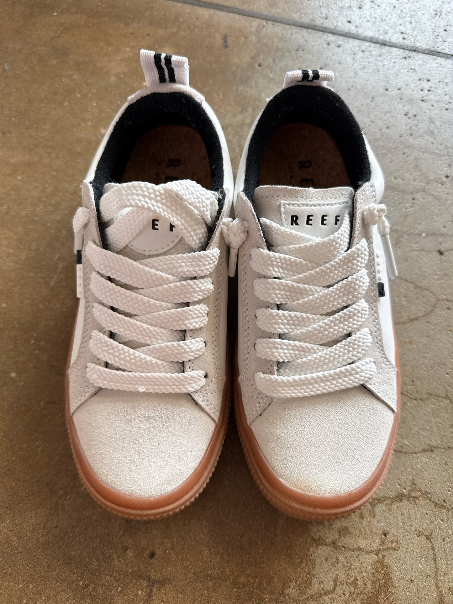 Reef Shoe Size 6 White/Cream Sneakers