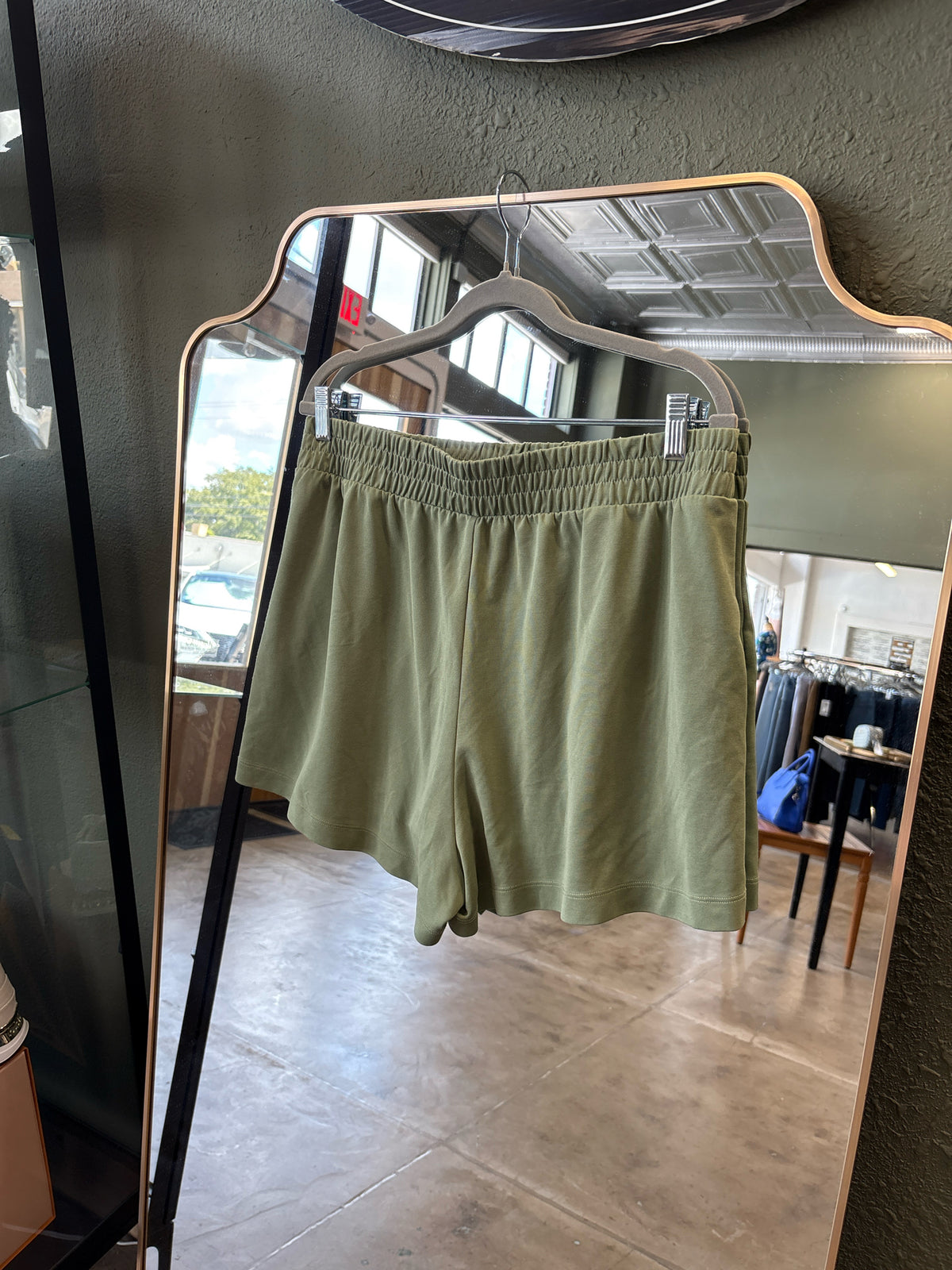Lou & Grey Size L sage green Shorts