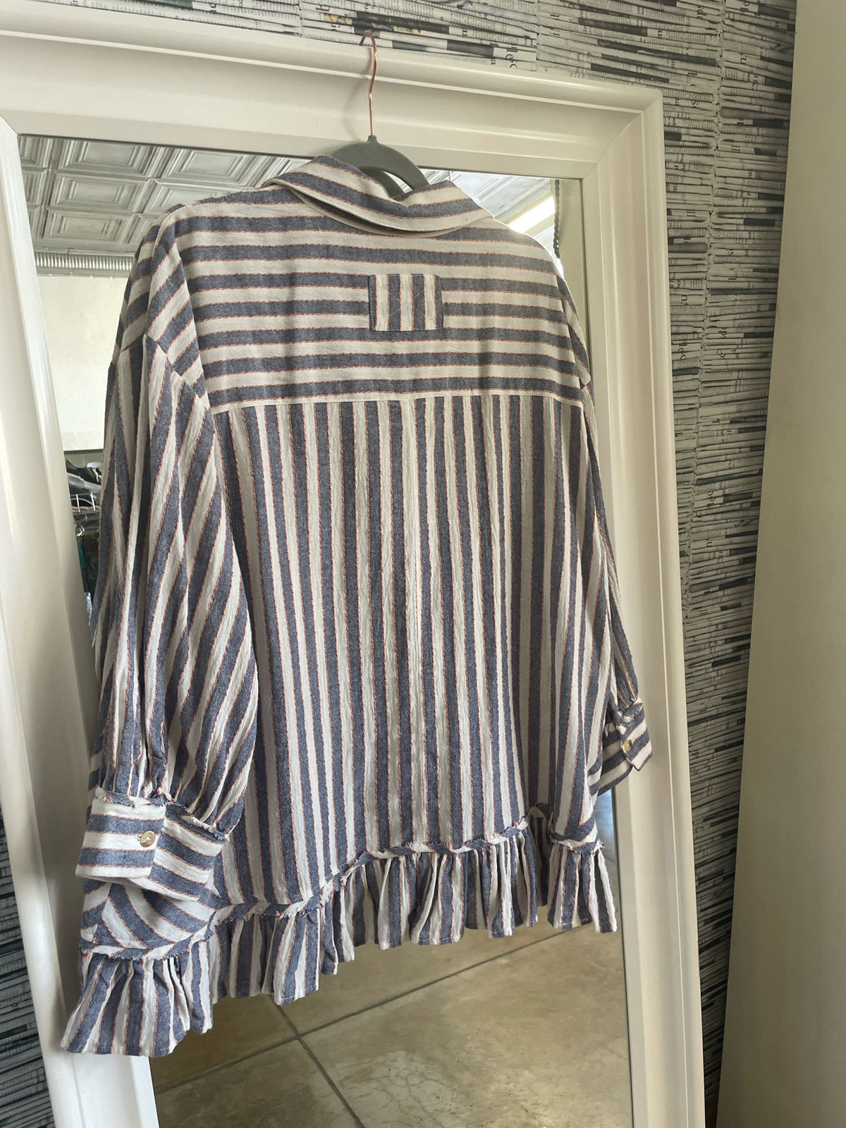 Easel Size 2X blue and white Stripe Top