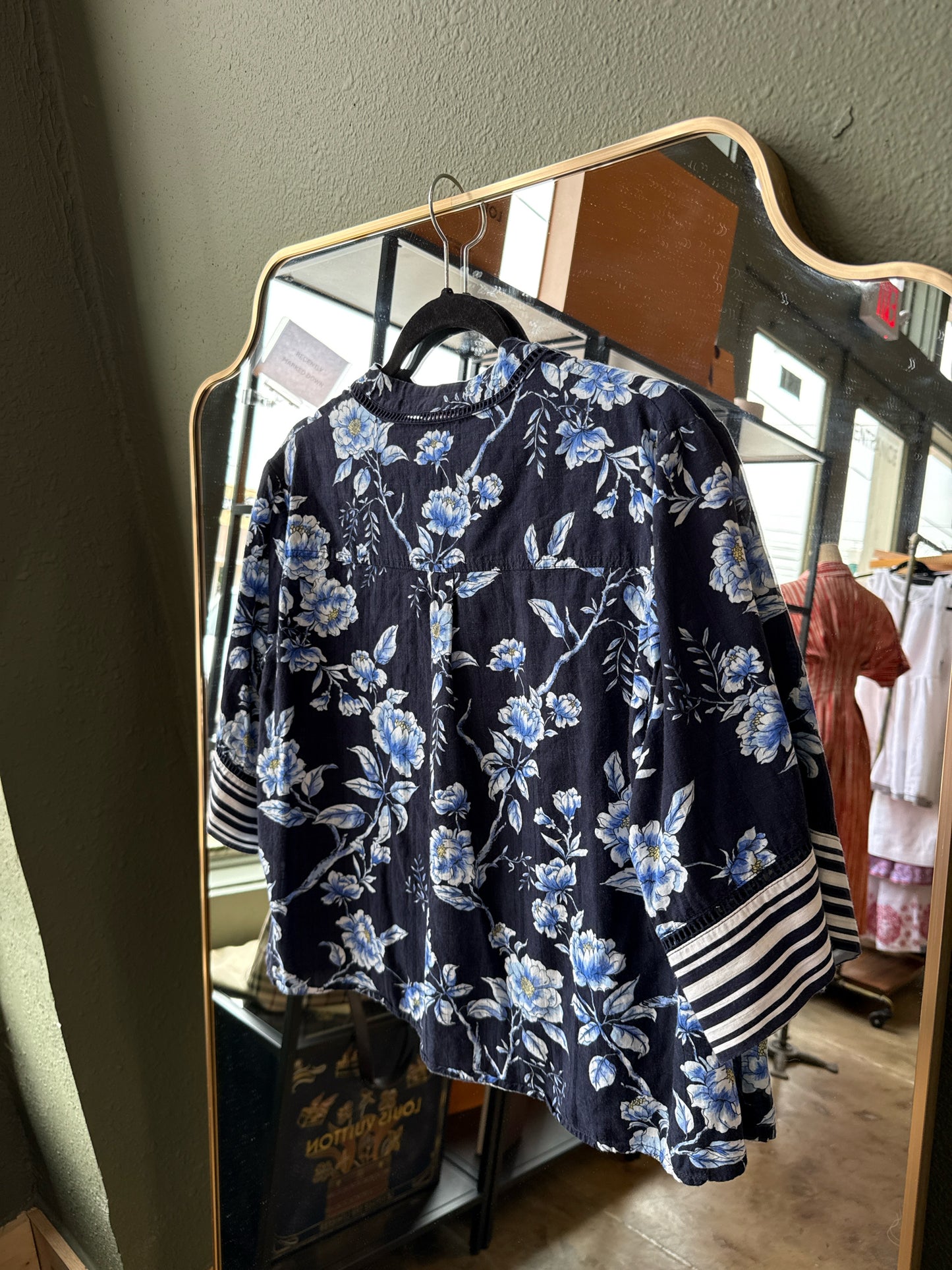 Johnny Was Size XS Navy Top