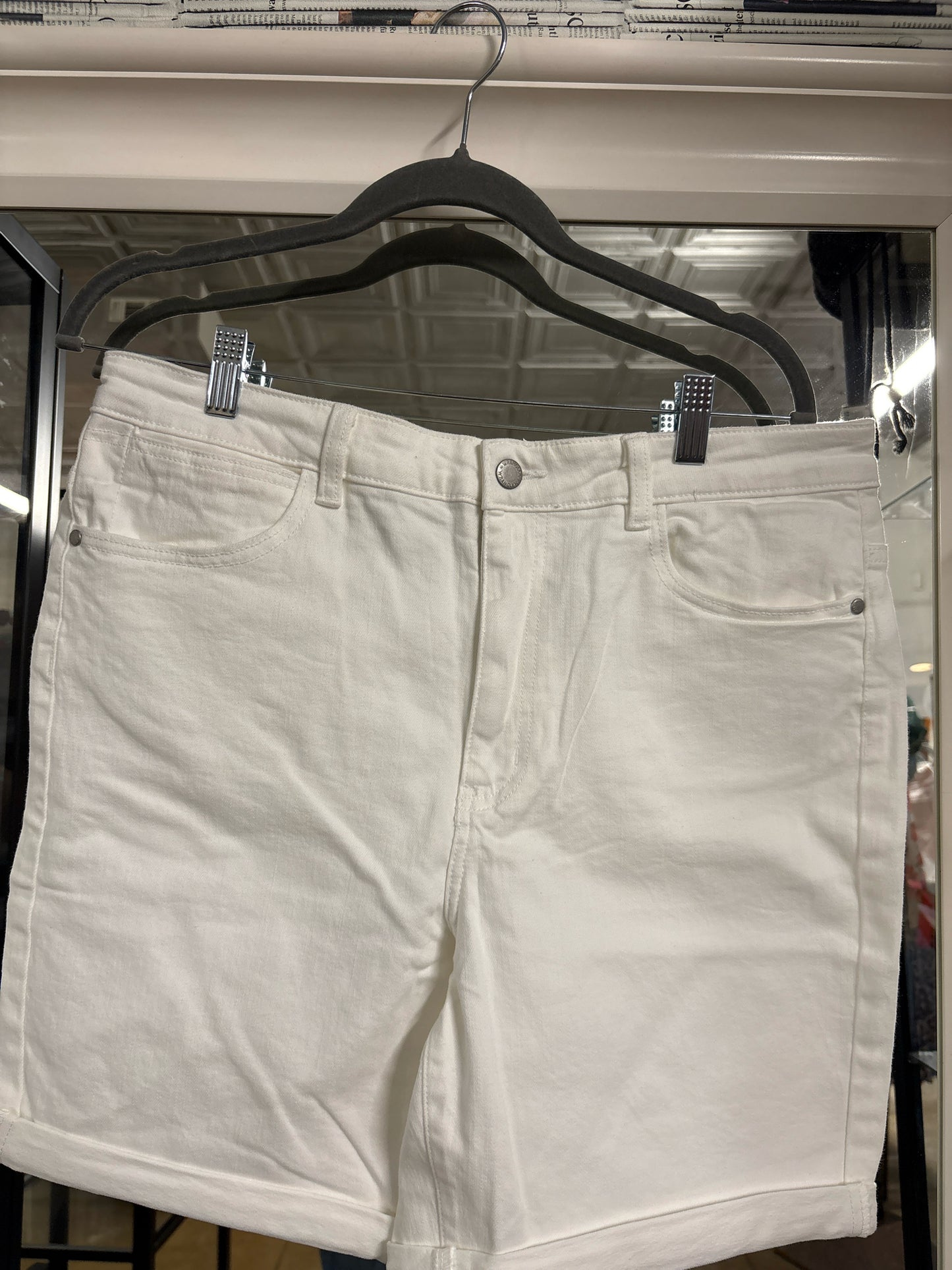wrangler Size 14 White Shorts
