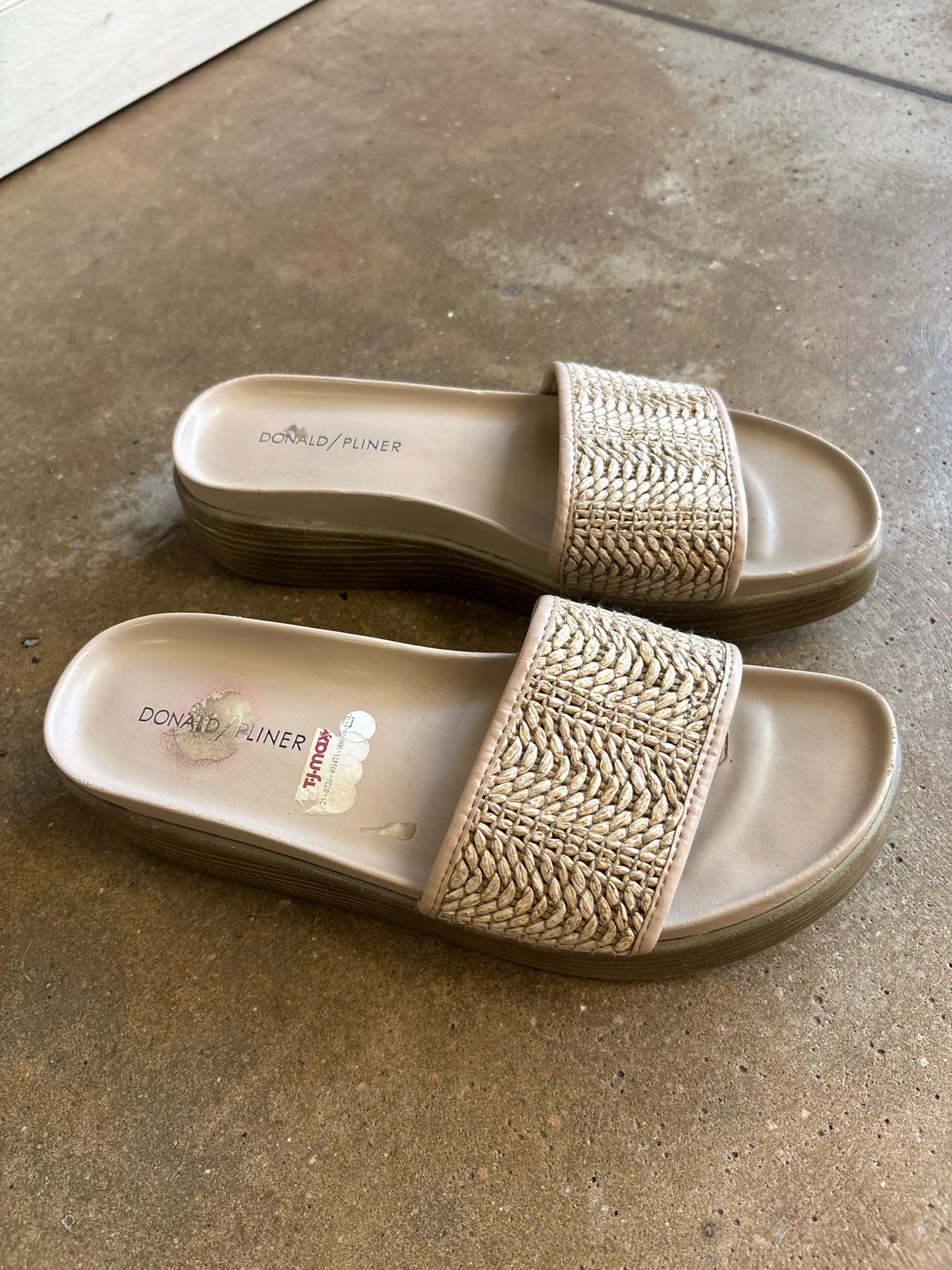 Donald Pliner Shoe Size 8.5 Sandals