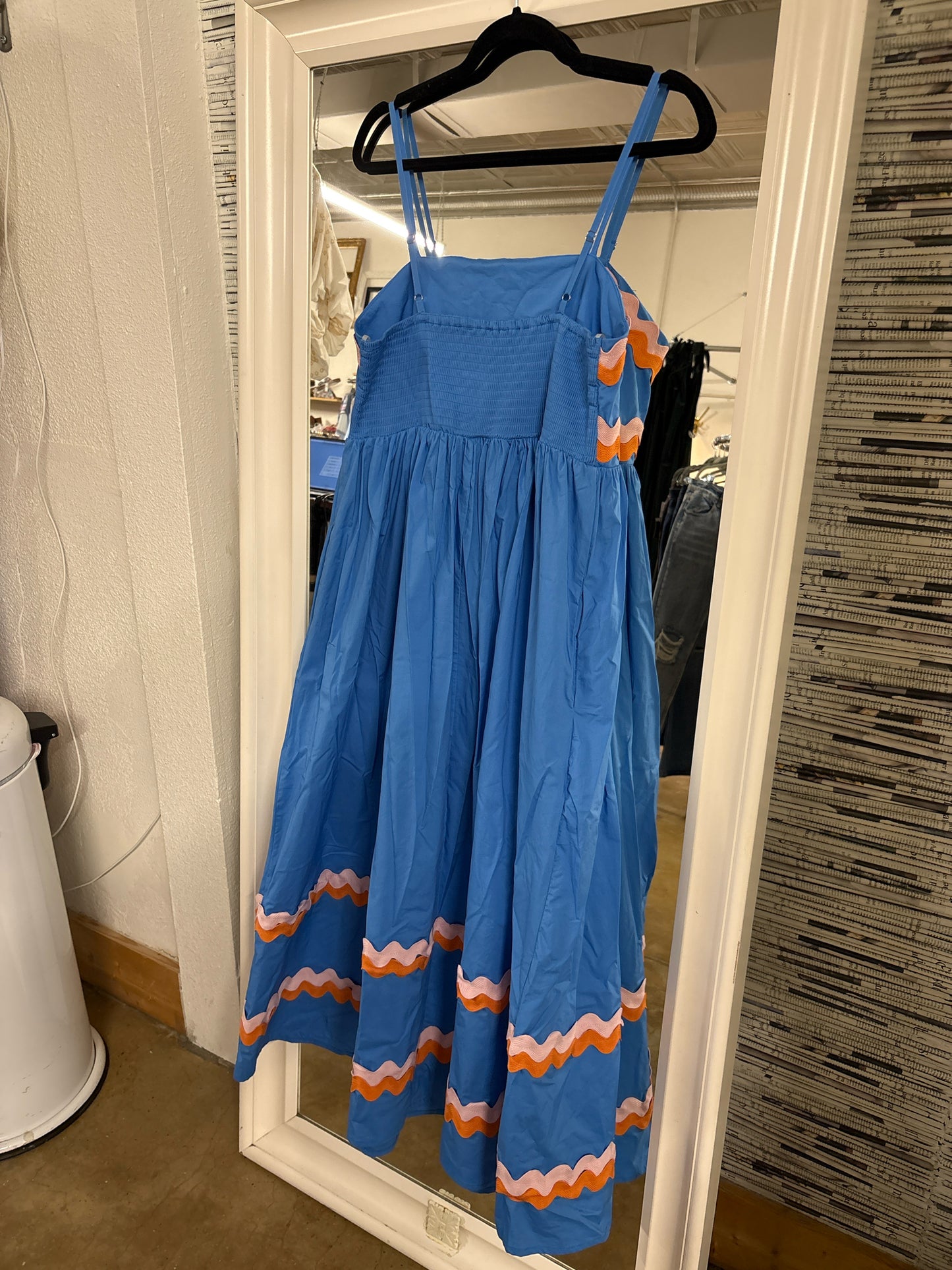 entro Size M Blue/Multi Wave Dress