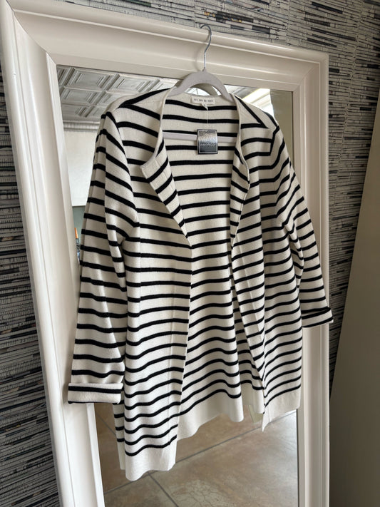 SEE AND BE SEEN Size M B&W Sweater