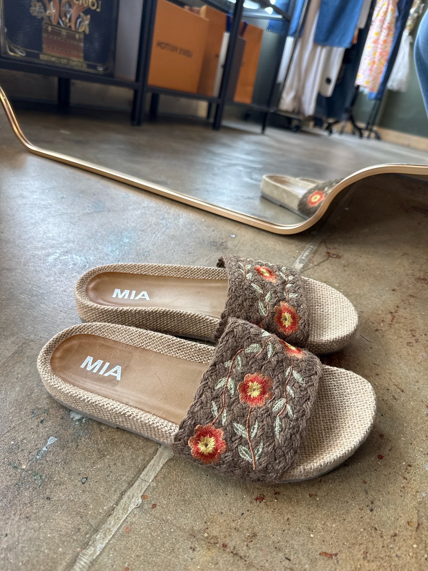 mia Shoe Size 7 Brown/Tan Embroidered Sandals