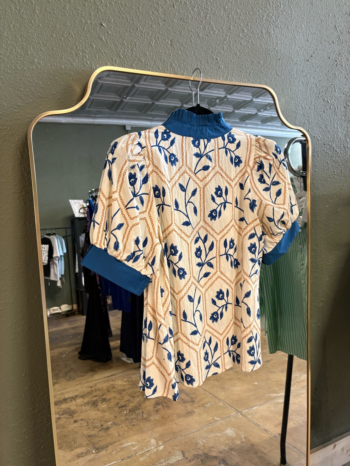 entro Size S Cream/Blue Top