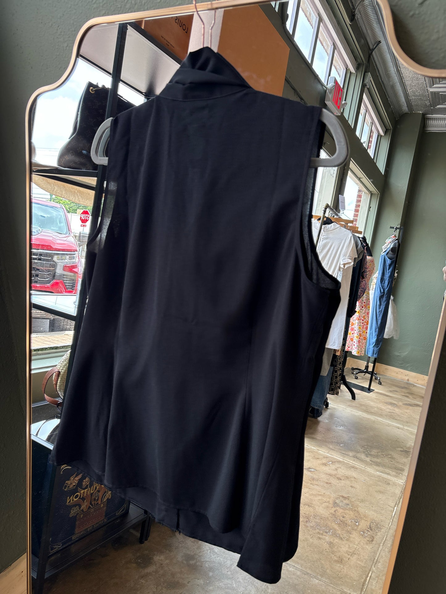 Cabi Size L Black Sleeveless Top
