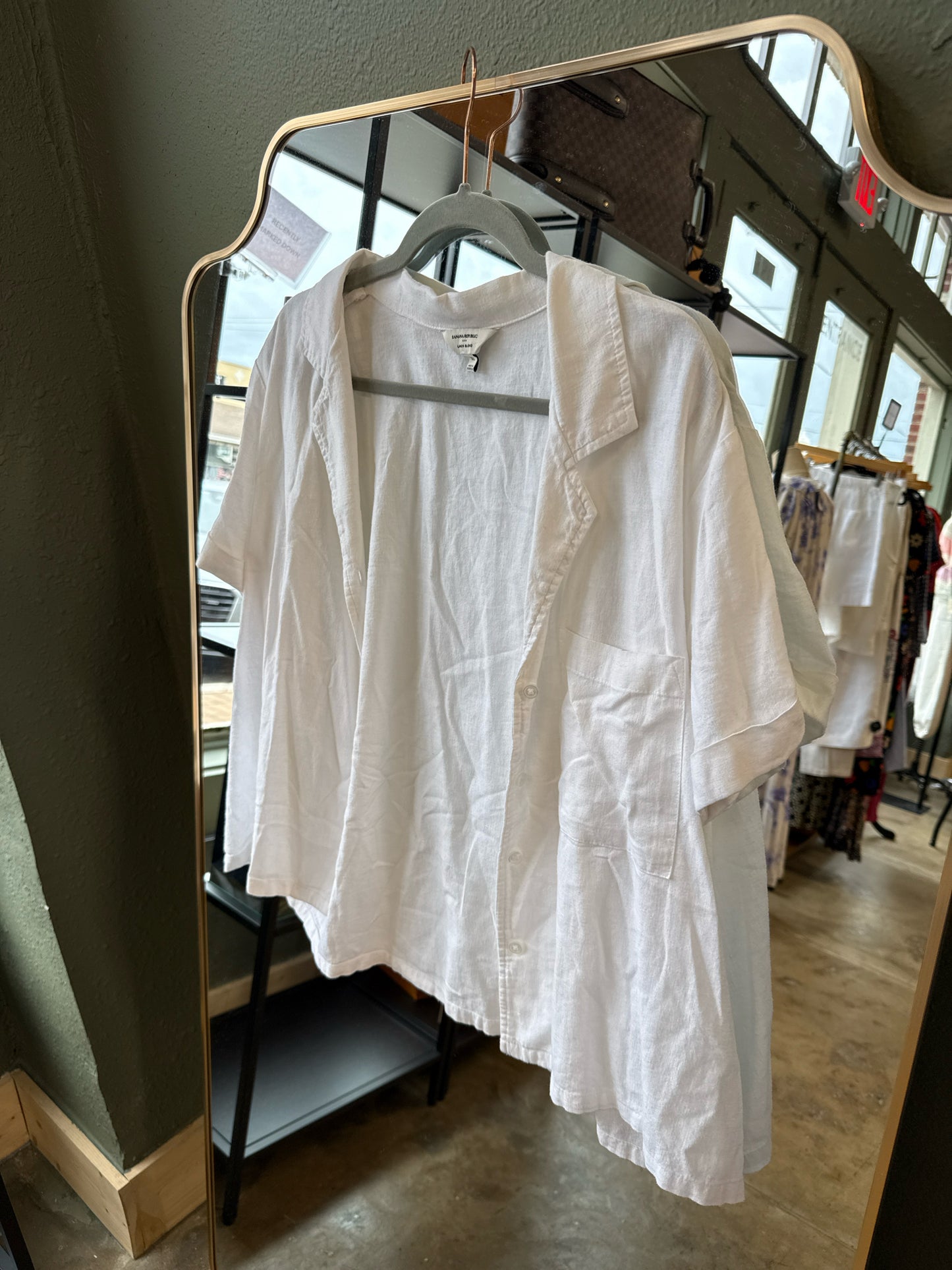 Banana Republic Size XL White Top