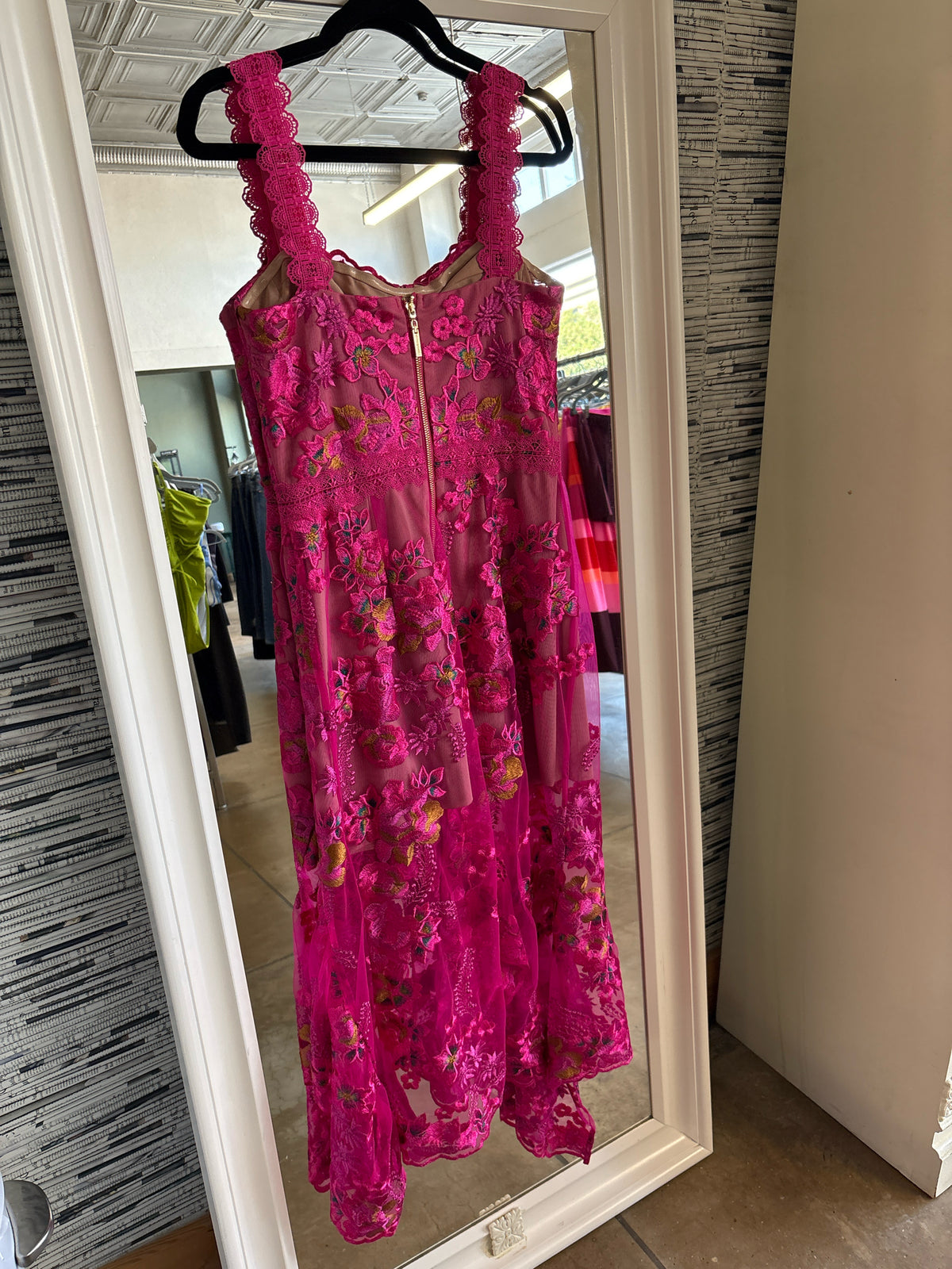 Bronx & Banco Size L Fuschia Floral Formal