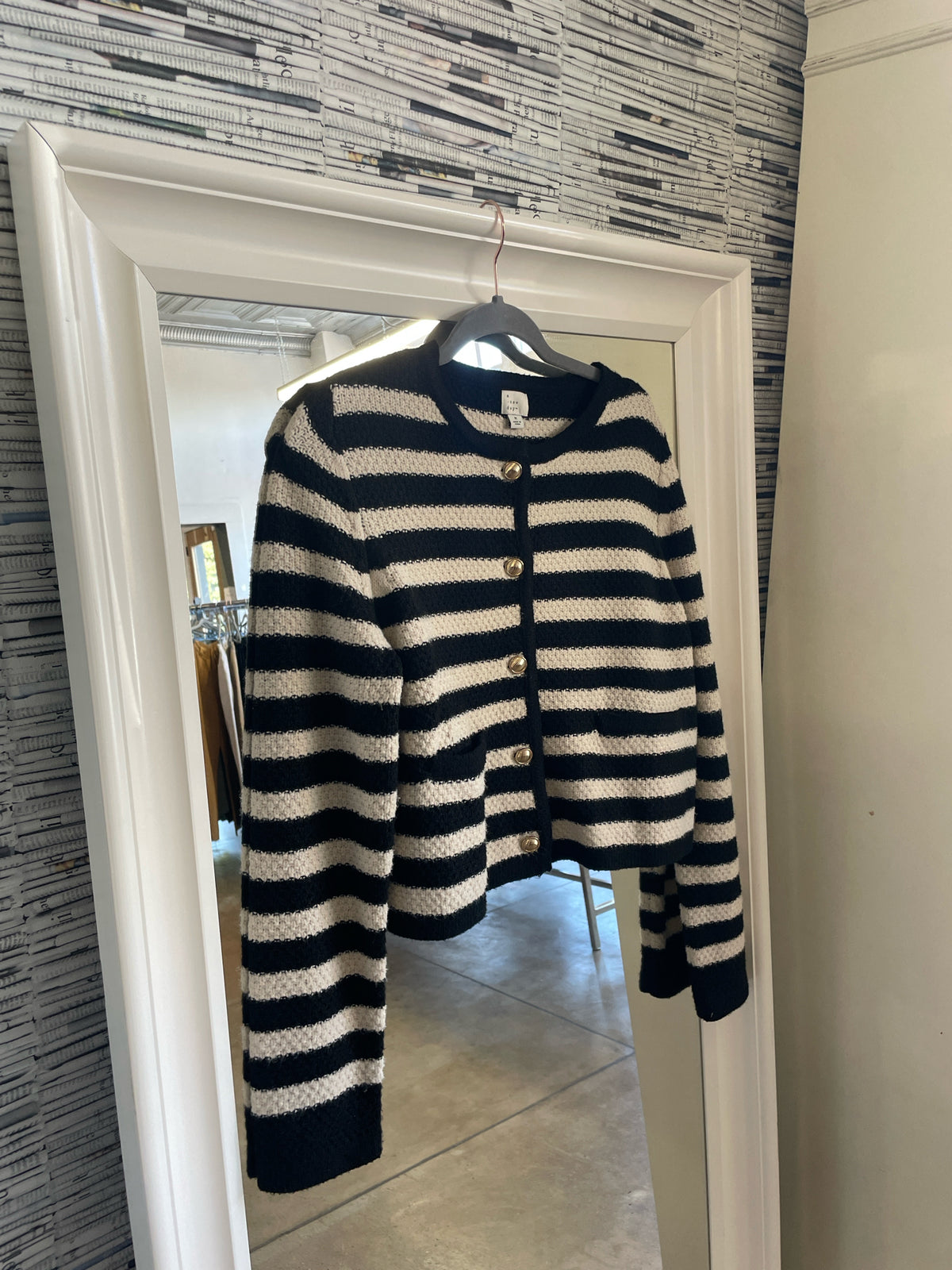 A New Day Size M Black & Off White Sweater