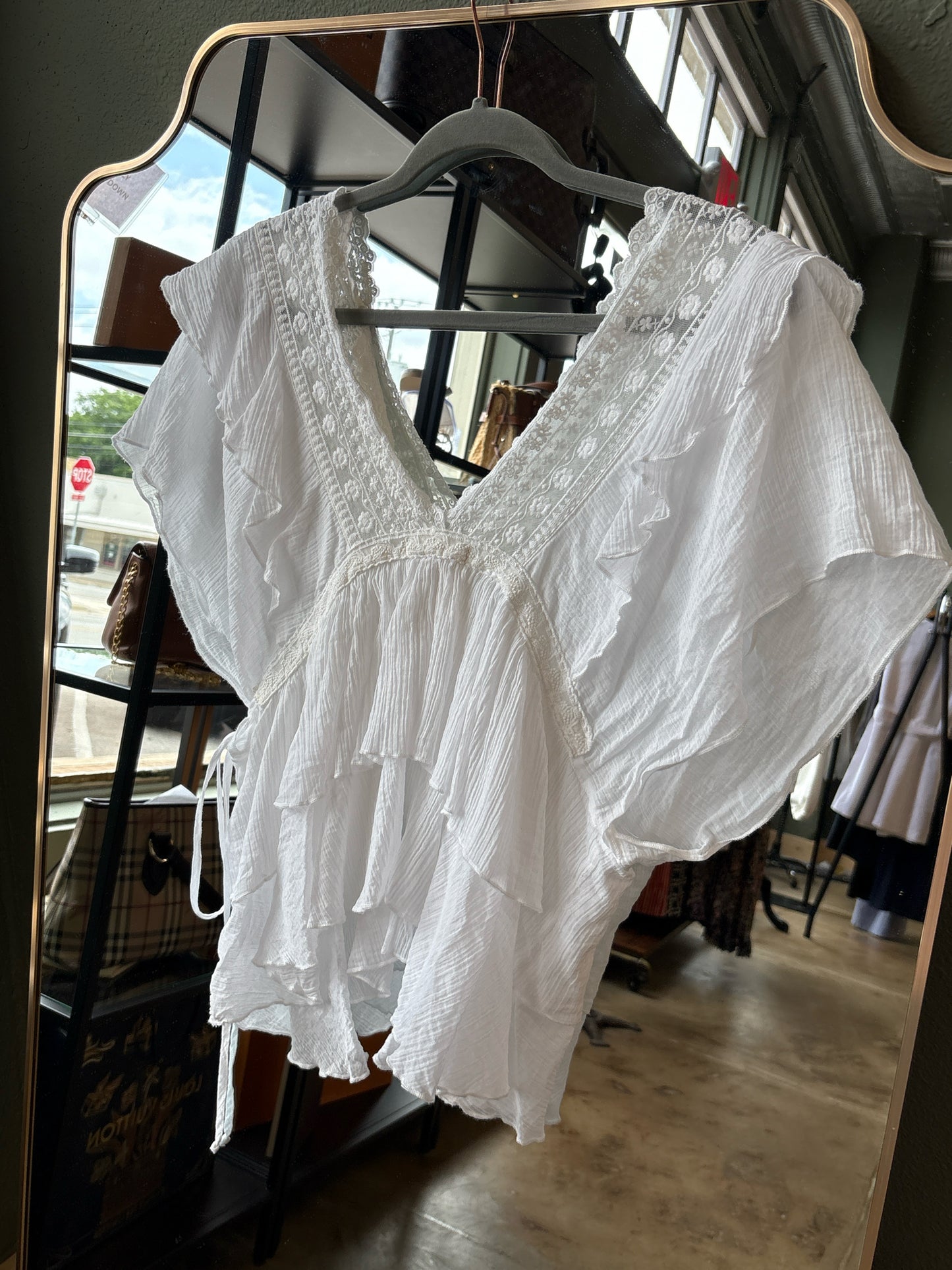 Chelsea & Violet Size M White Top