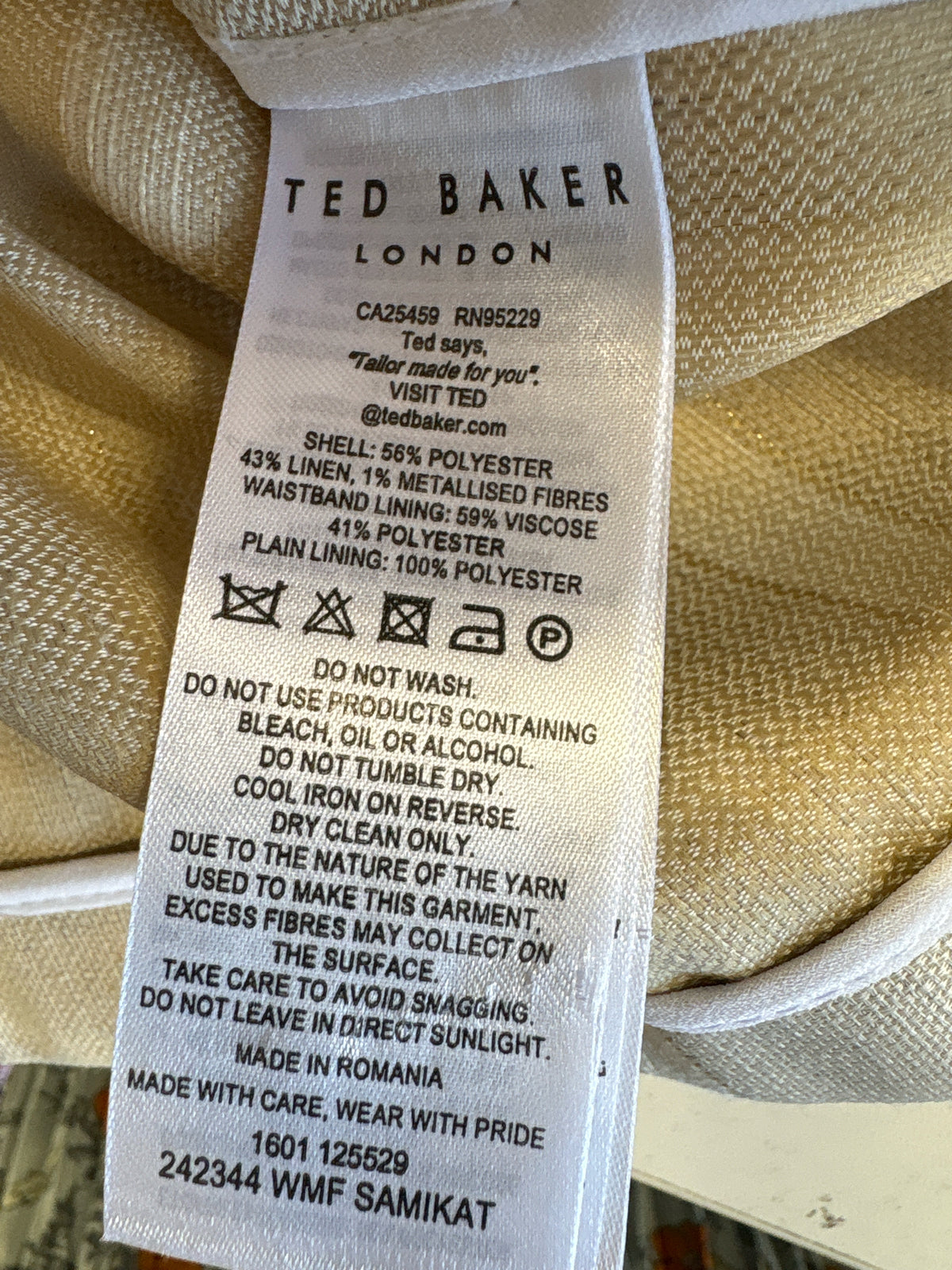 Ted Baker London Size 2 Off White + Gold Shorts