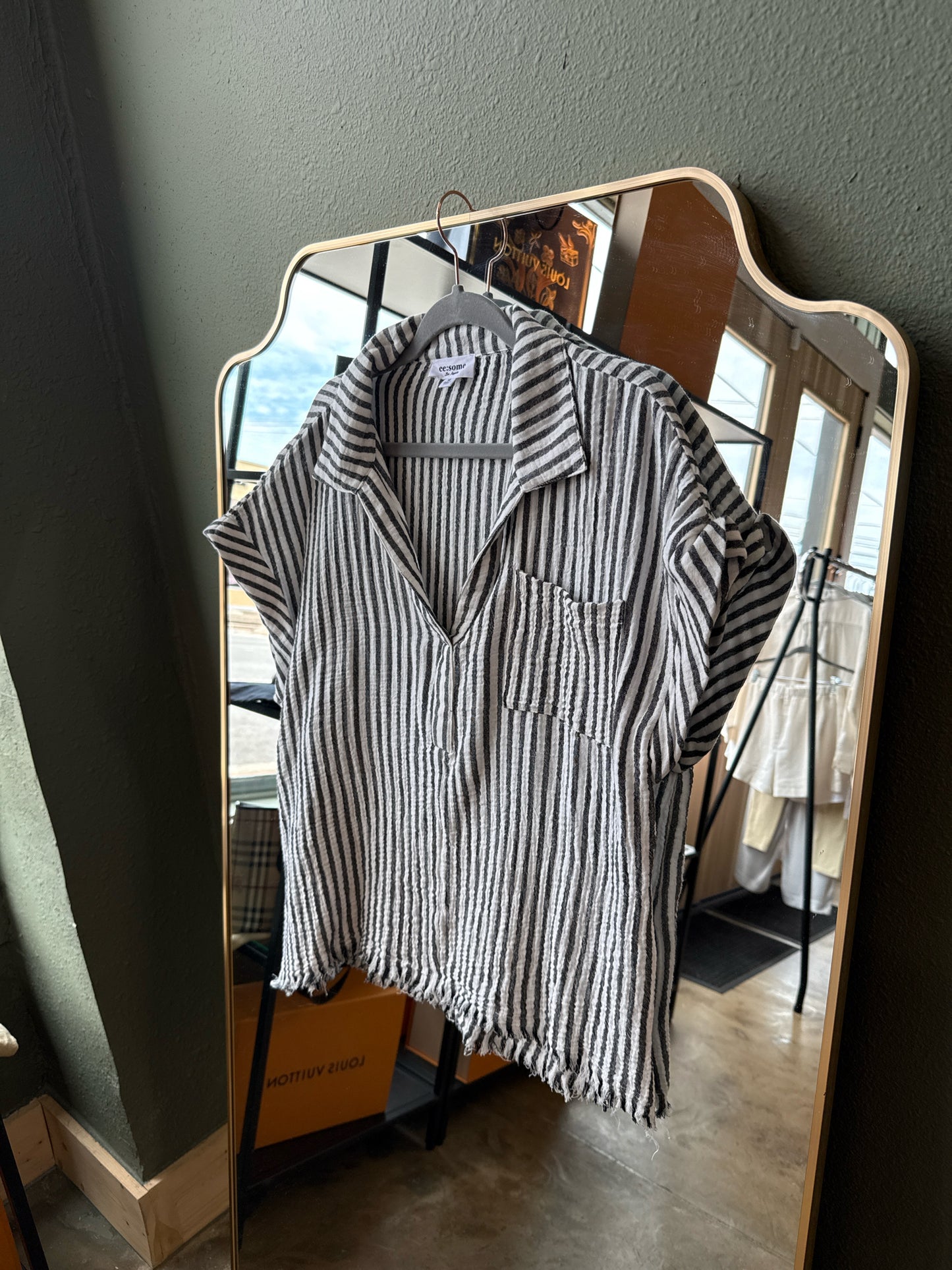ee:some Size M Black/White Top