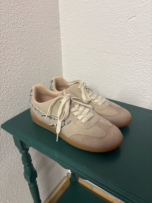 Dolce Vita Shoe Size 7 Cream/multi Snakeskin Sneakers