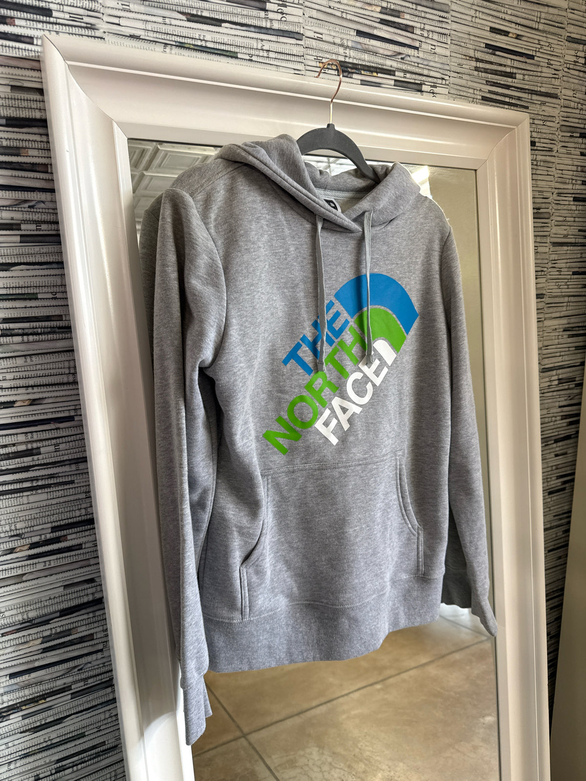 The North Face Size M Gray Pullover/Hoodie