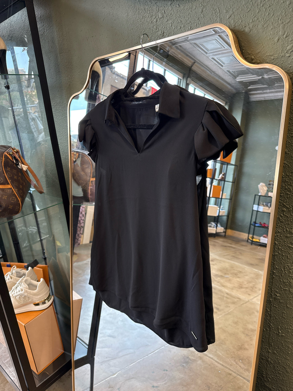 TAHARI Size M Black Top