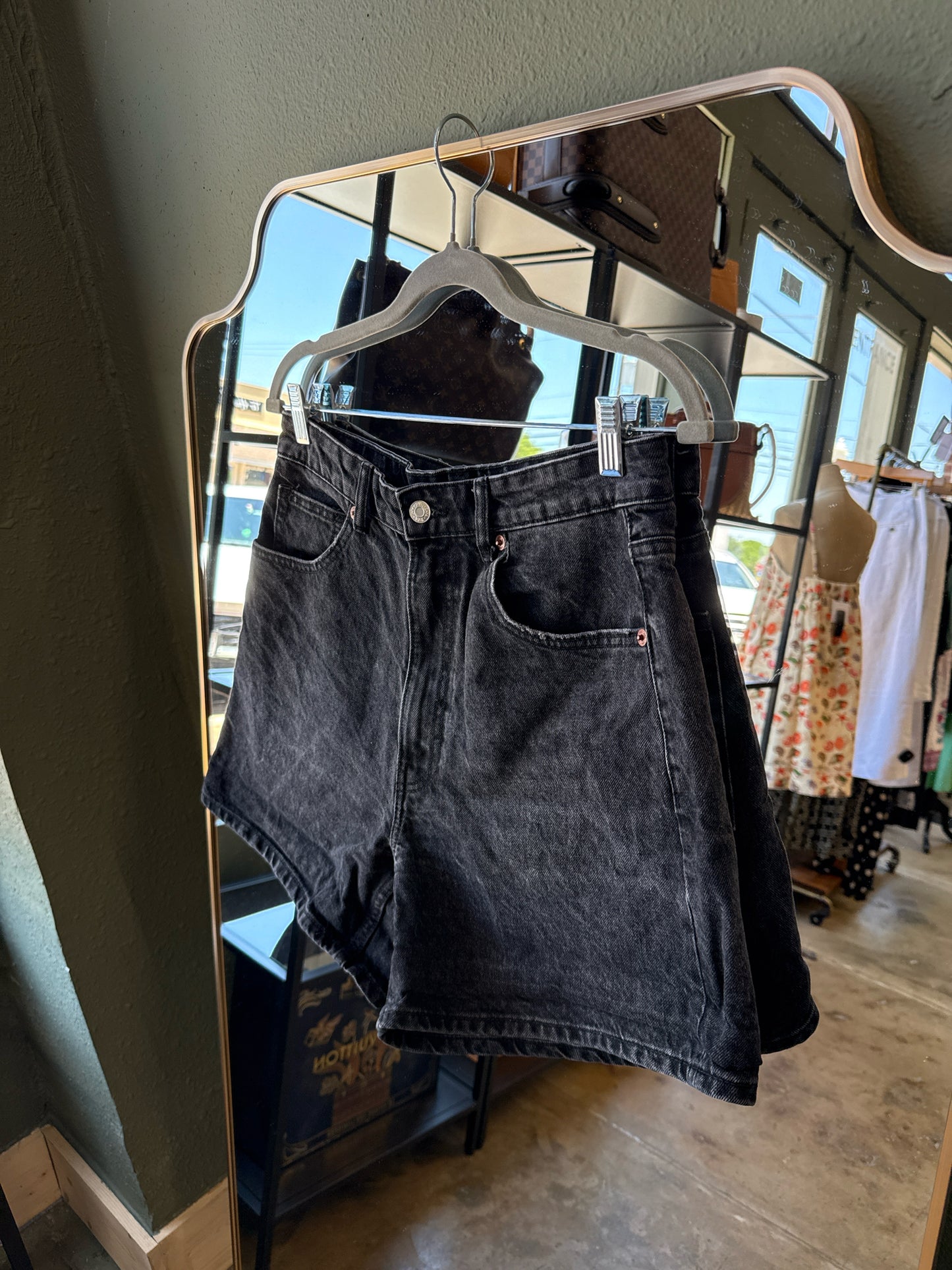 ZARA Size 8 Black Shorts