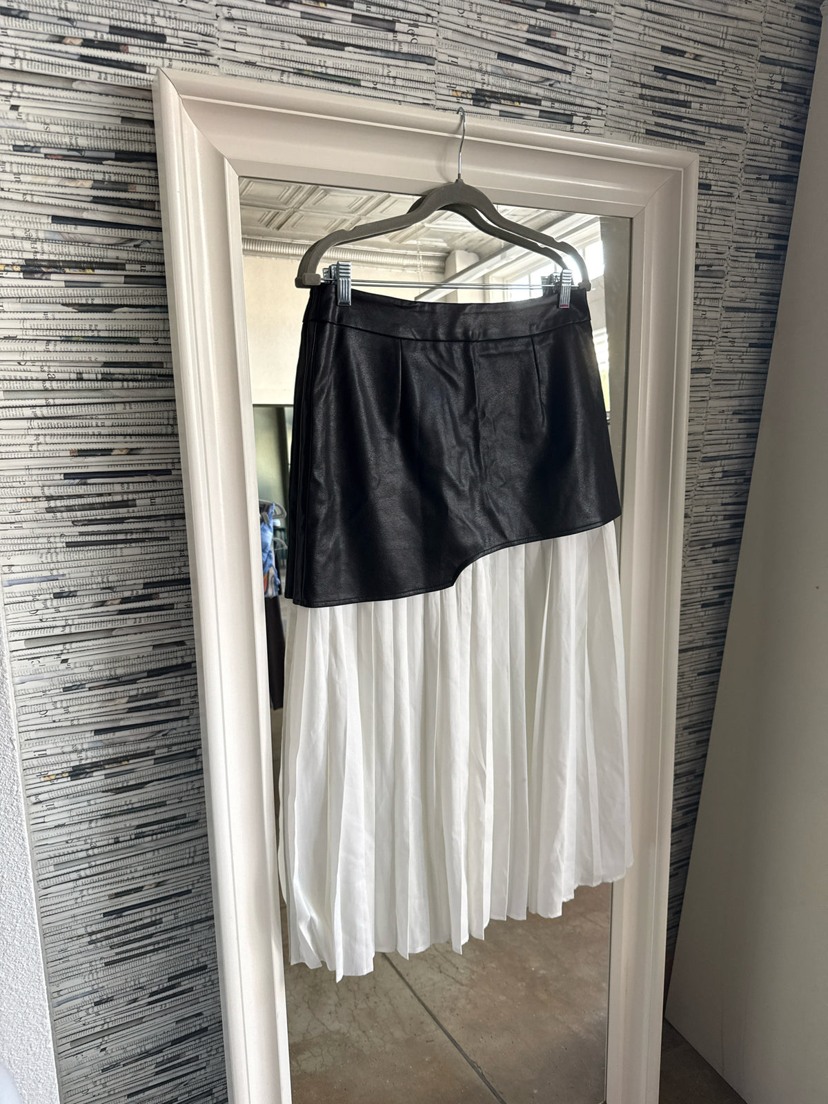 Commense Size L B&W Skirt