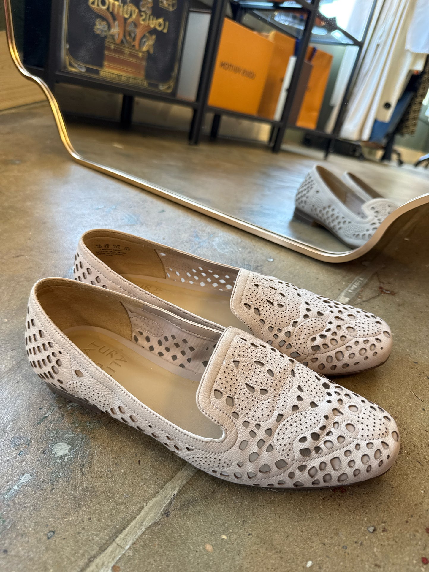 Naturalizer Shoe Size 7.5 Ivory Eyelet Flats