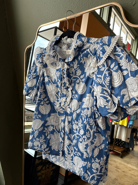 entro Size M Blue/White Paisley Top