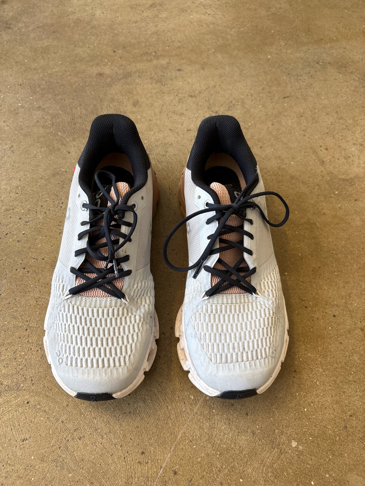 On Cloud Shoe Size 8.5 gray + multi Sneakers