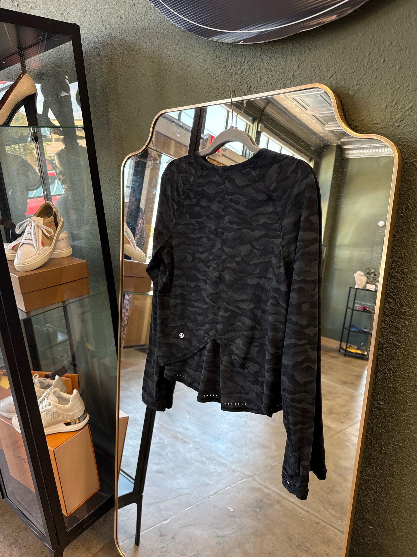 Lululemon Size 6 Black Tops