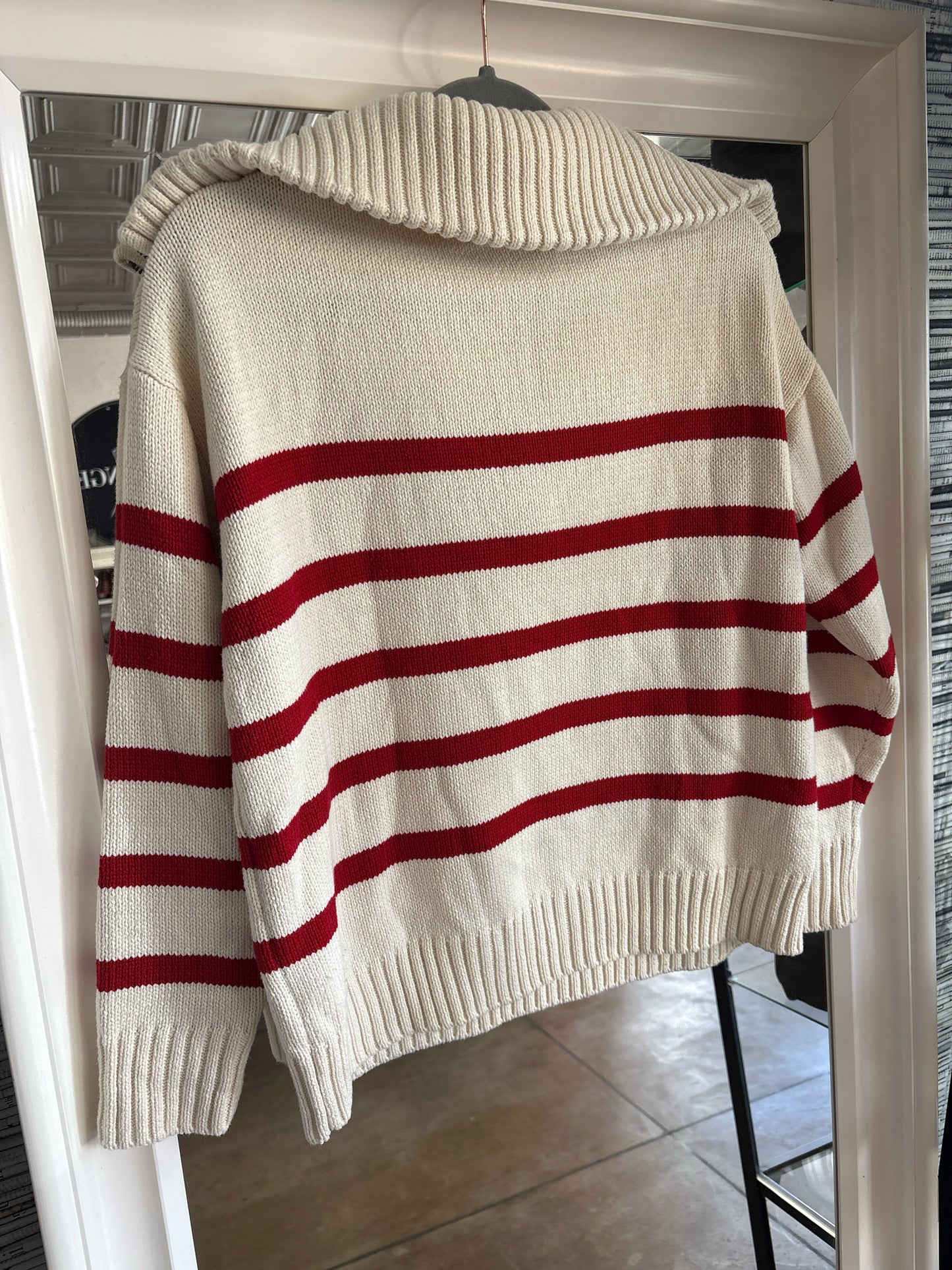 workshop Size M Cream/Red Stripe Sweater