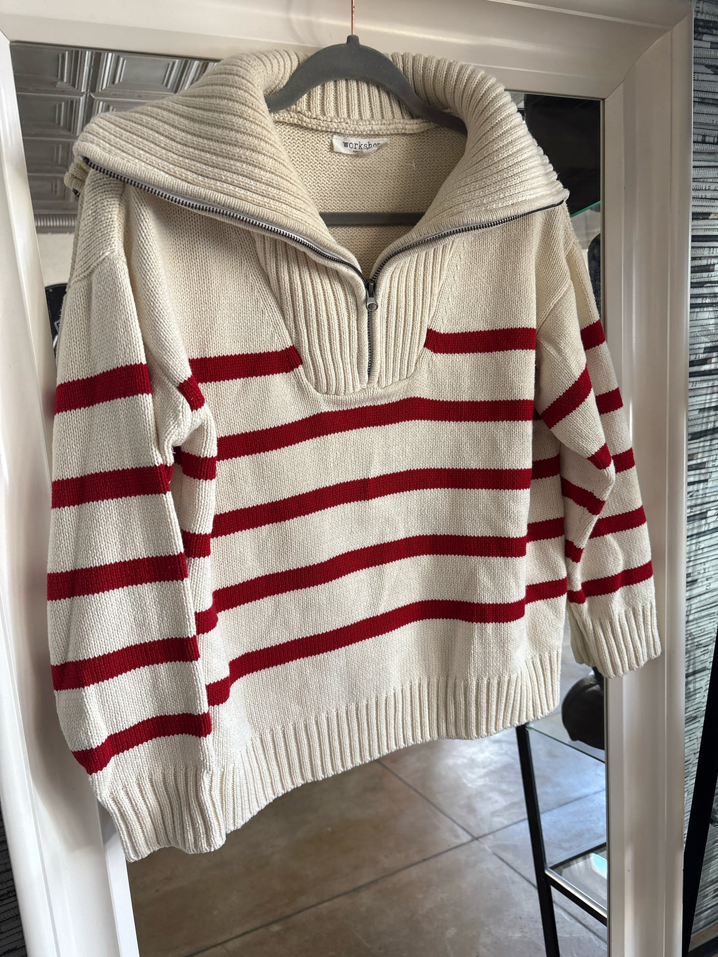 workshop Size M Cream/Red Stripe Sweater