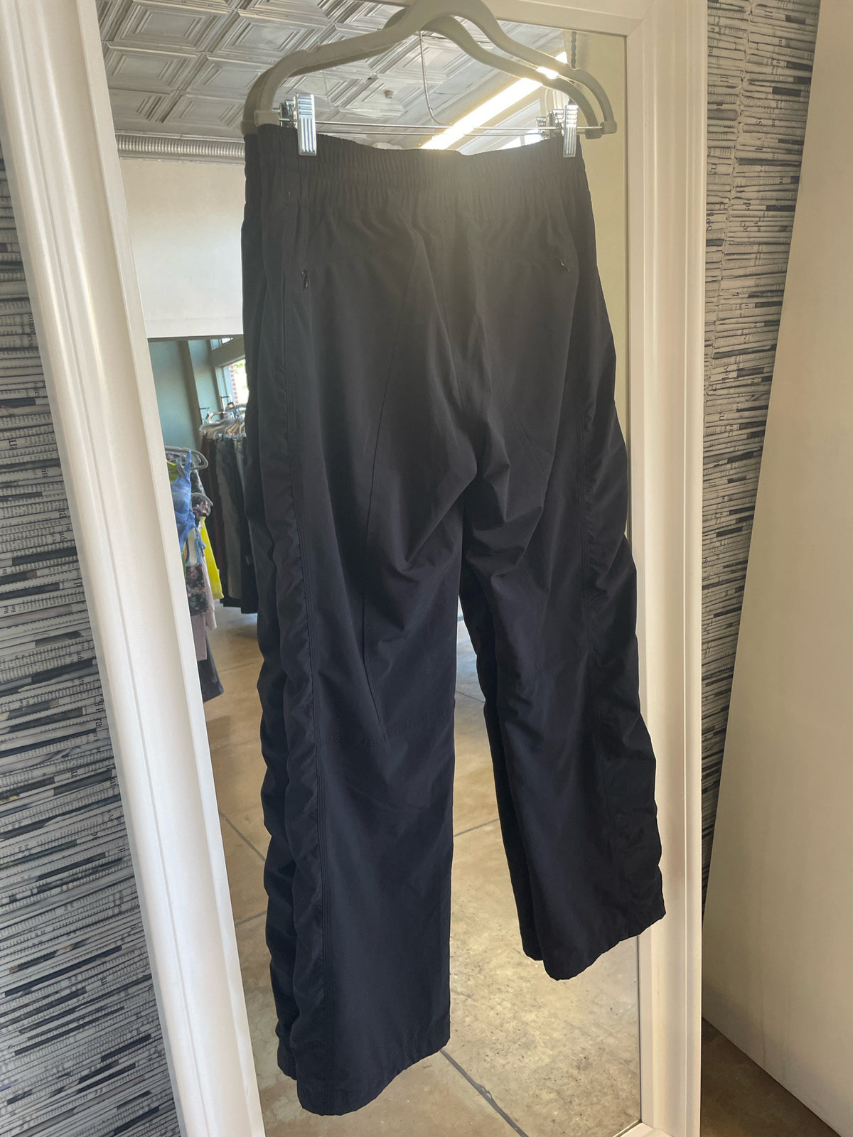 ATHLETA Size 4 Black Sweatpant