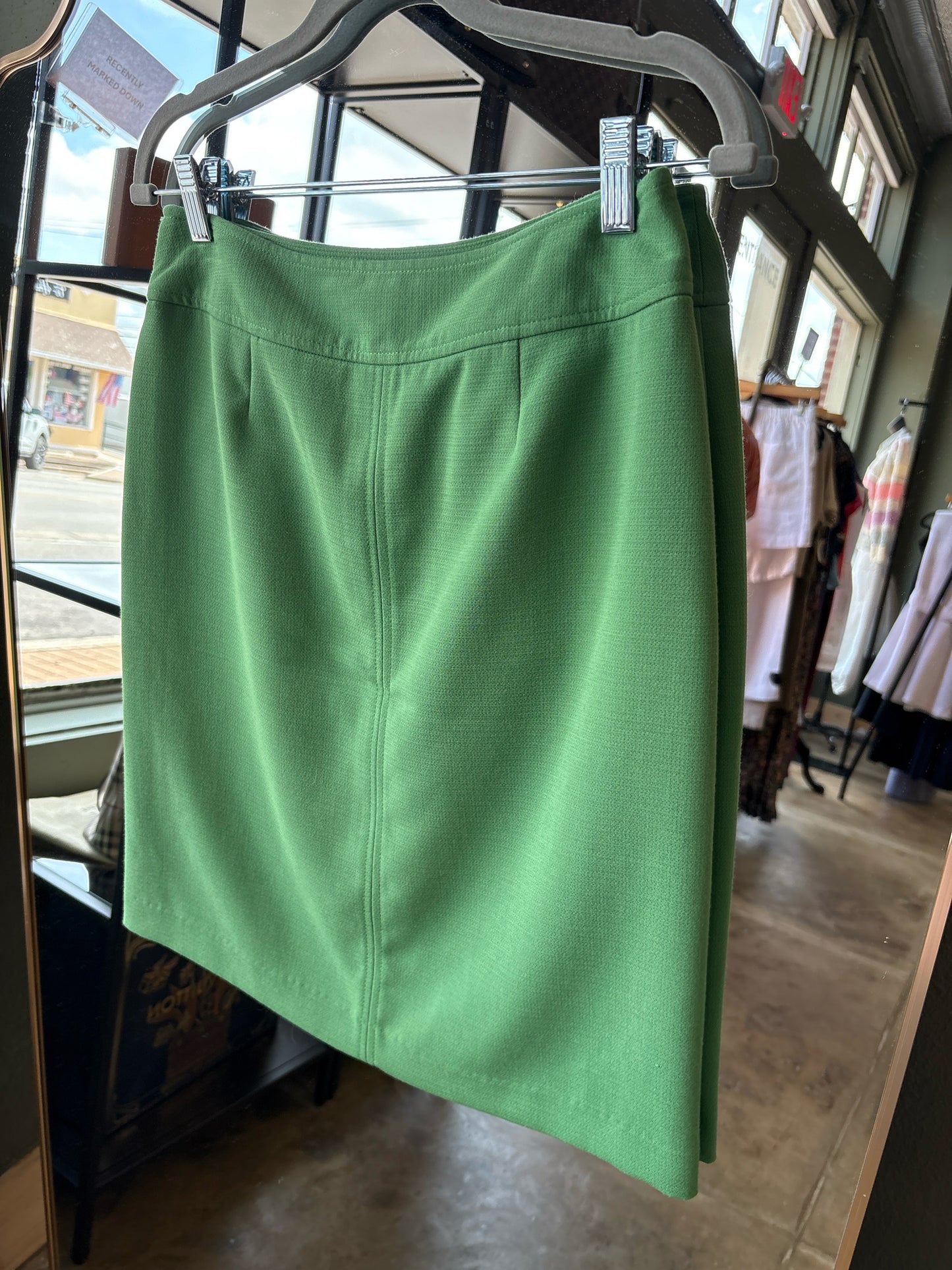 Banana Republic Size 2 Green Skirt