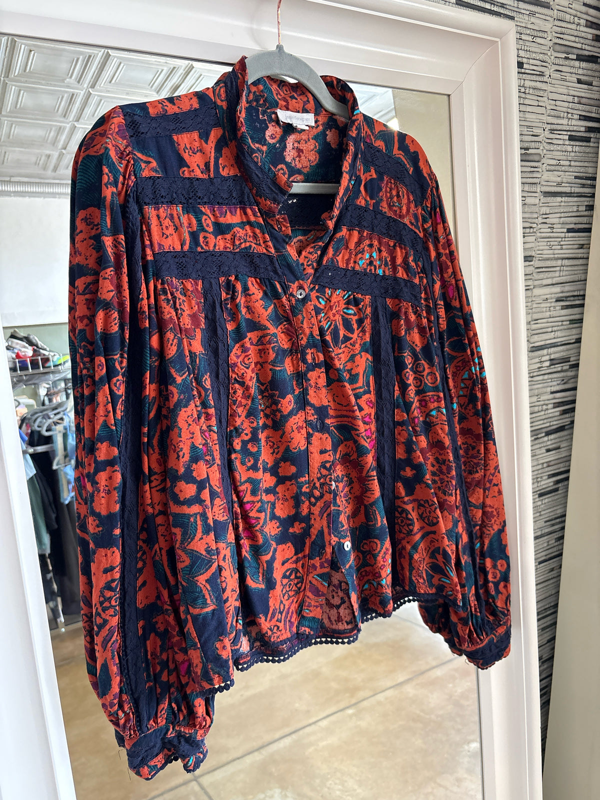 Jennifer & Grace Size XL Navy/Orange Print Top