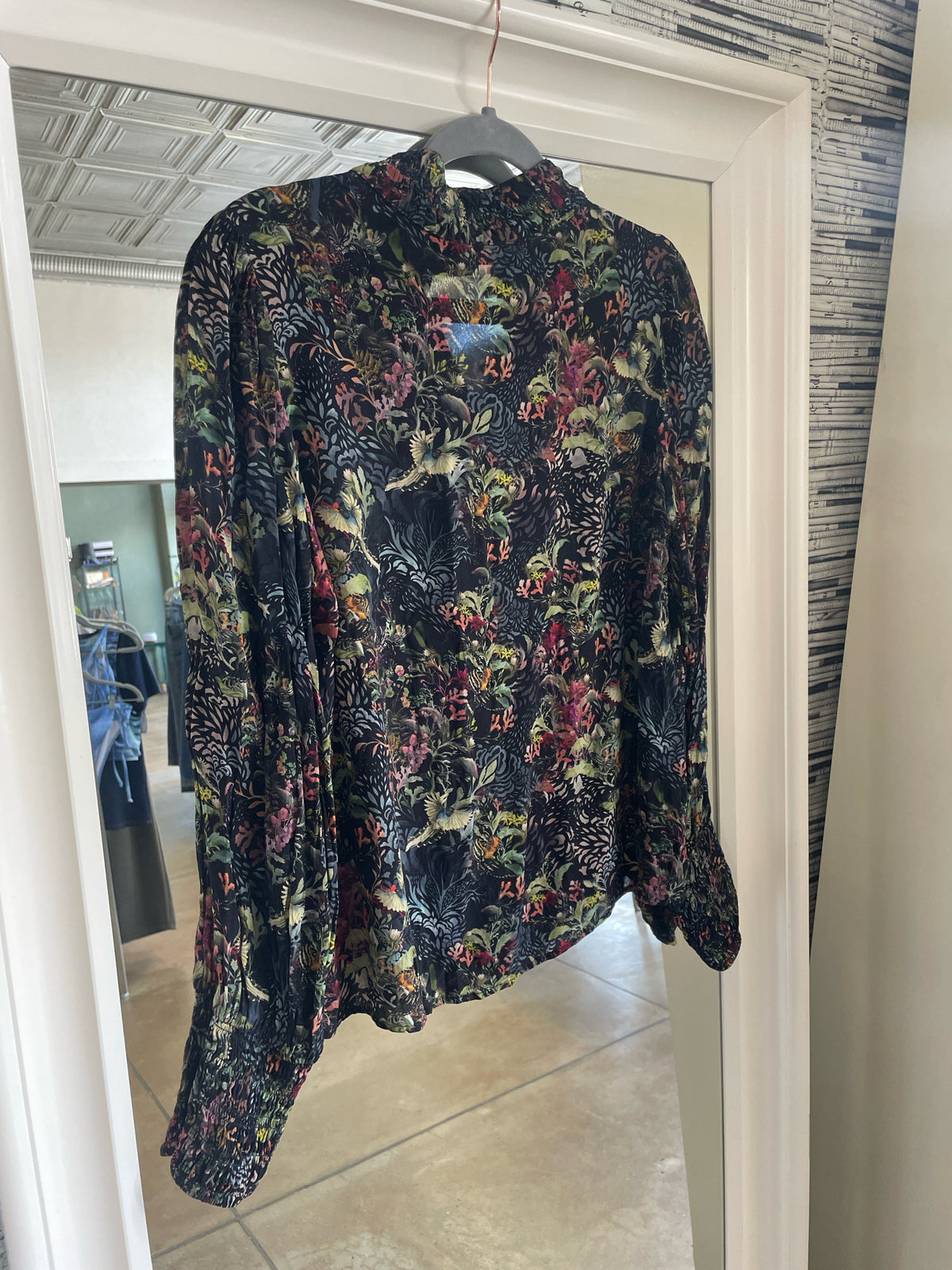 APNY Size M black multi Top