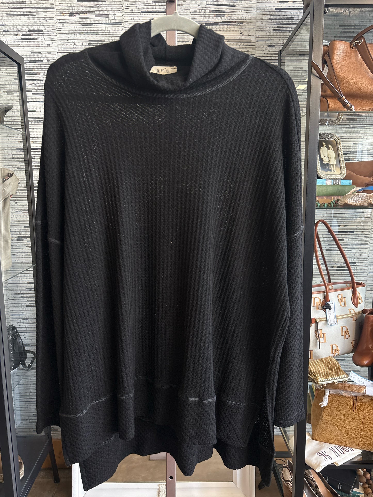 LA MIEL Size S Black waffle Top