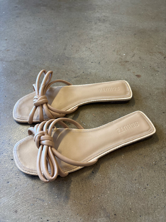 Schutz Shoe Size 7 Cream bow Sandals