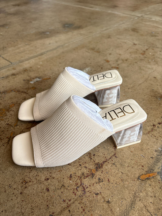 Deltan Shoe Size 6 Ivory Heels