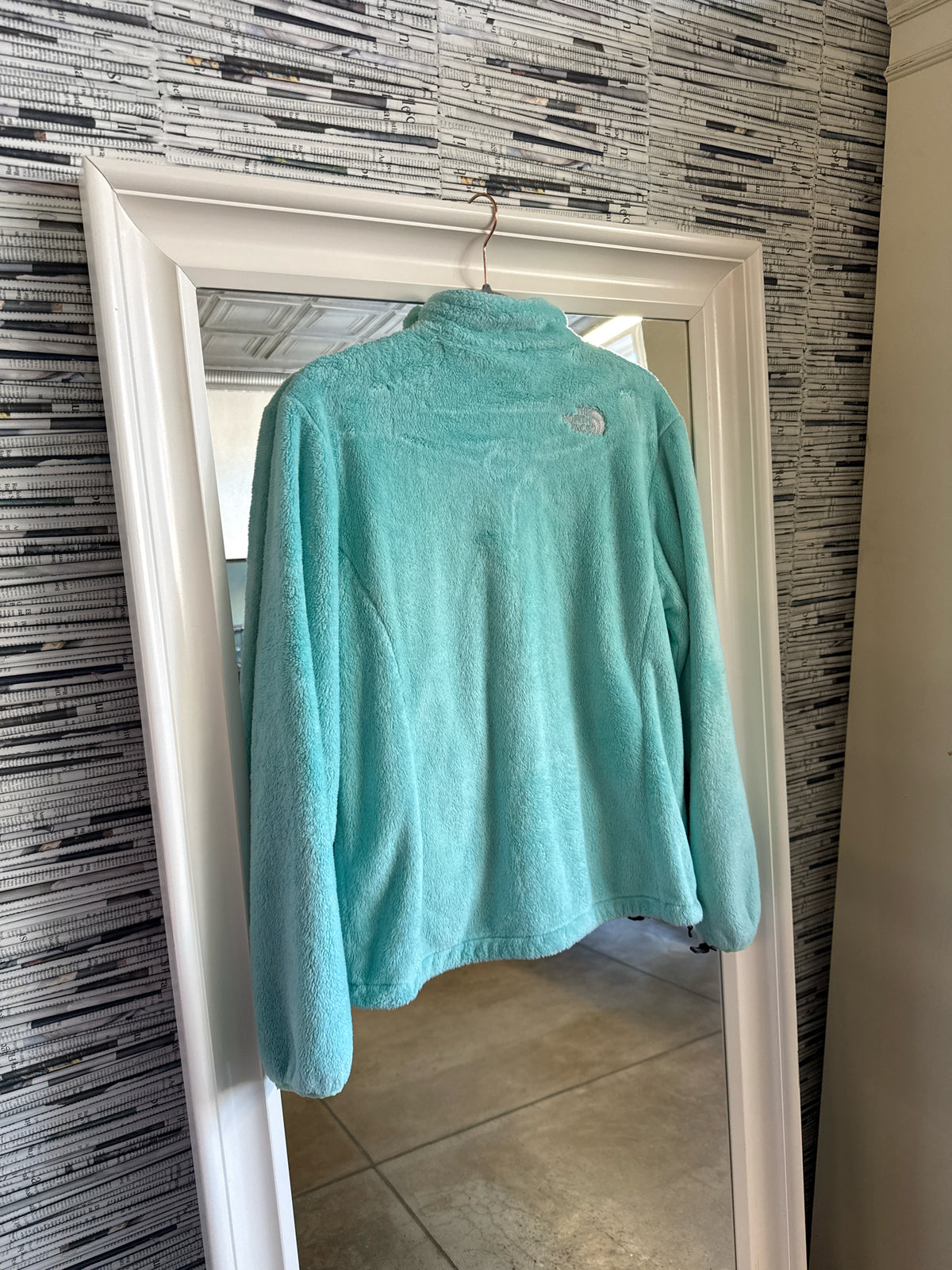 The North Face Size M Teal Pullover/Hoodie