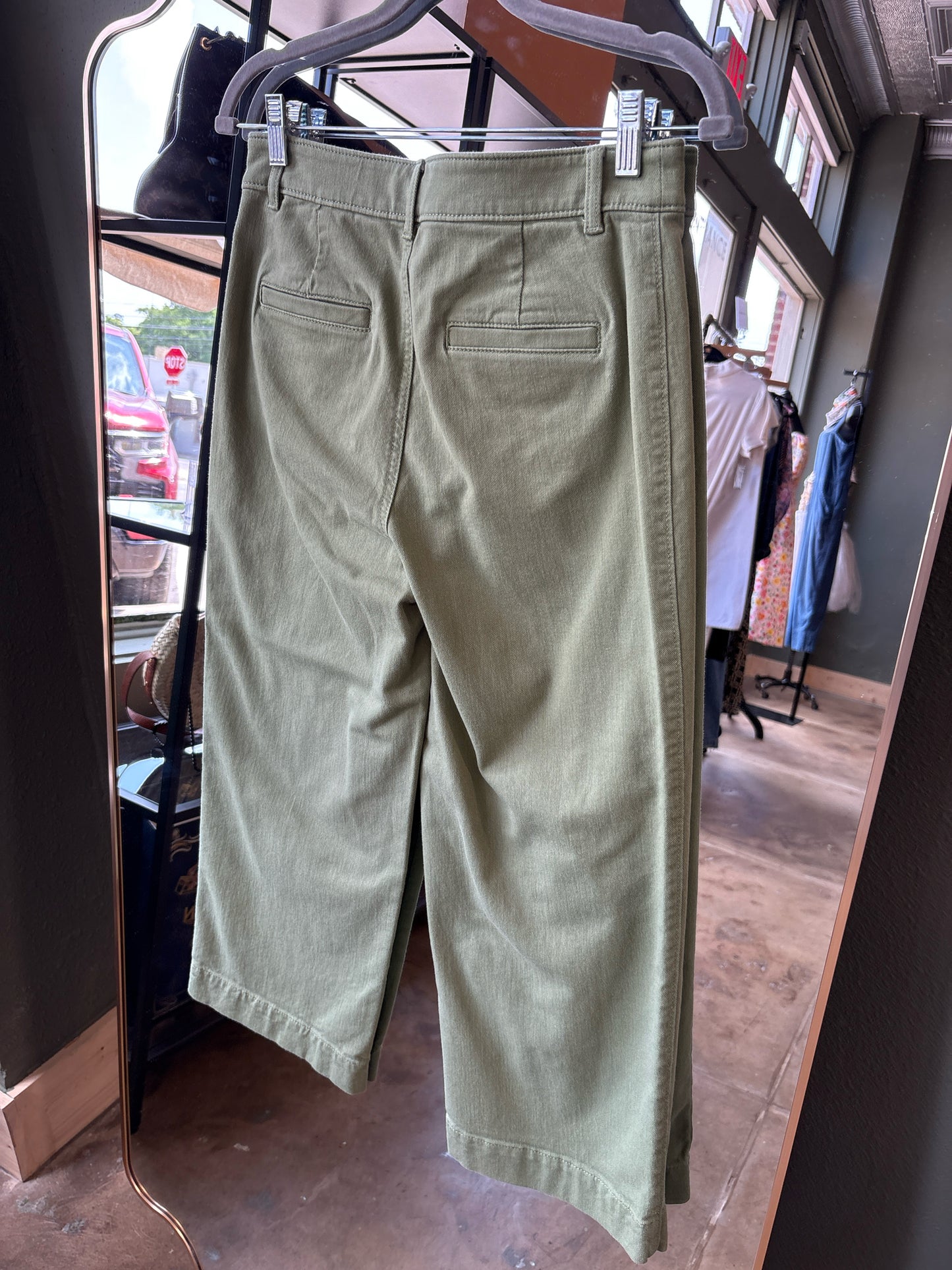 LOFT Size 4P Green Pants