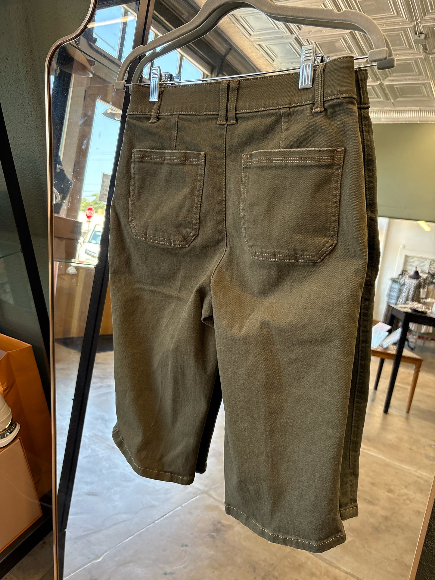 Democracy Size 6 Olive Green Capris