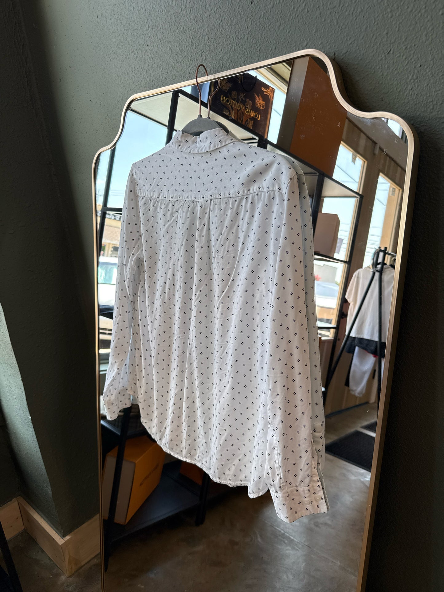 uni qlo Size S White Top