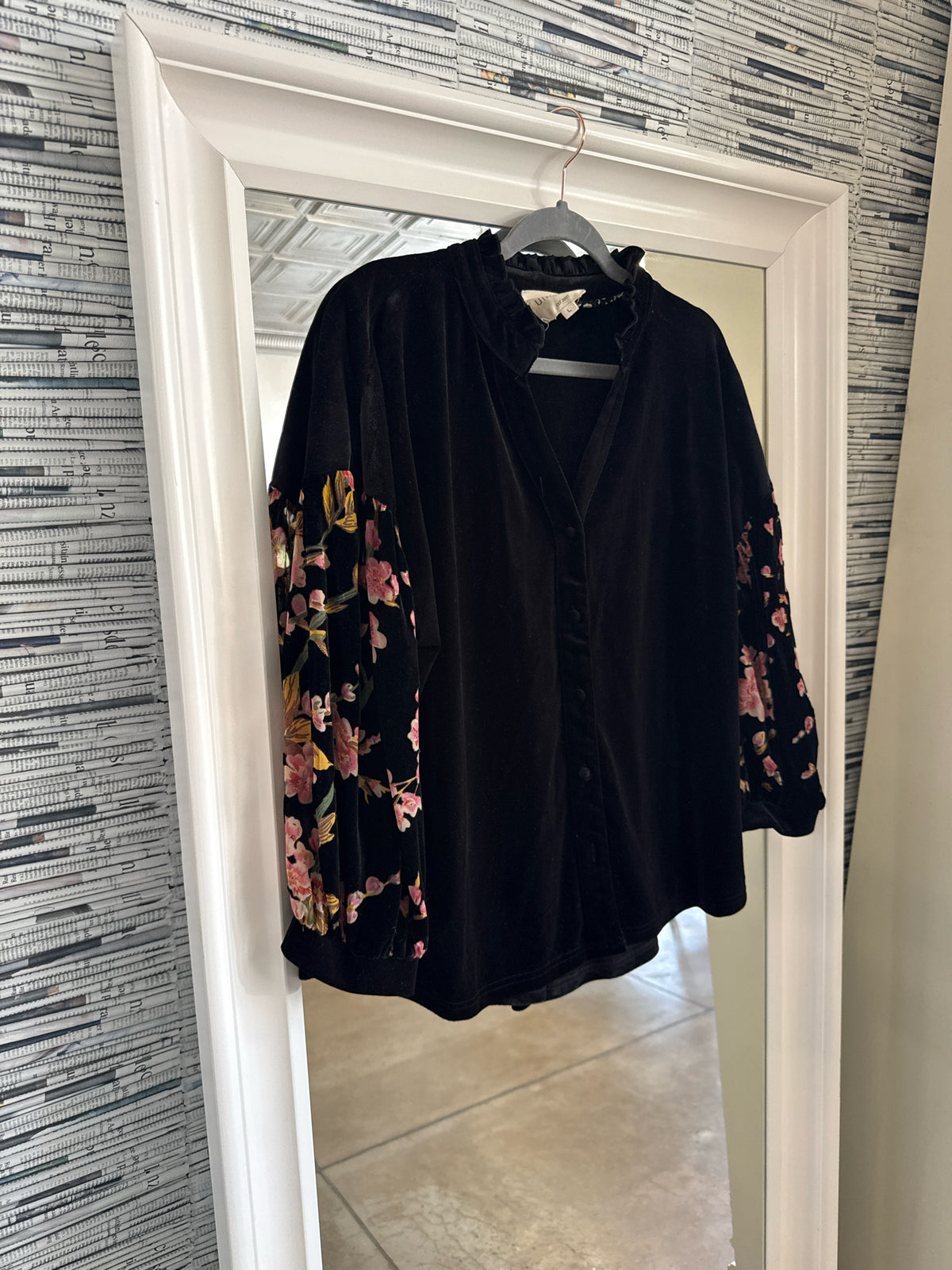 Umgee Size L Black Top