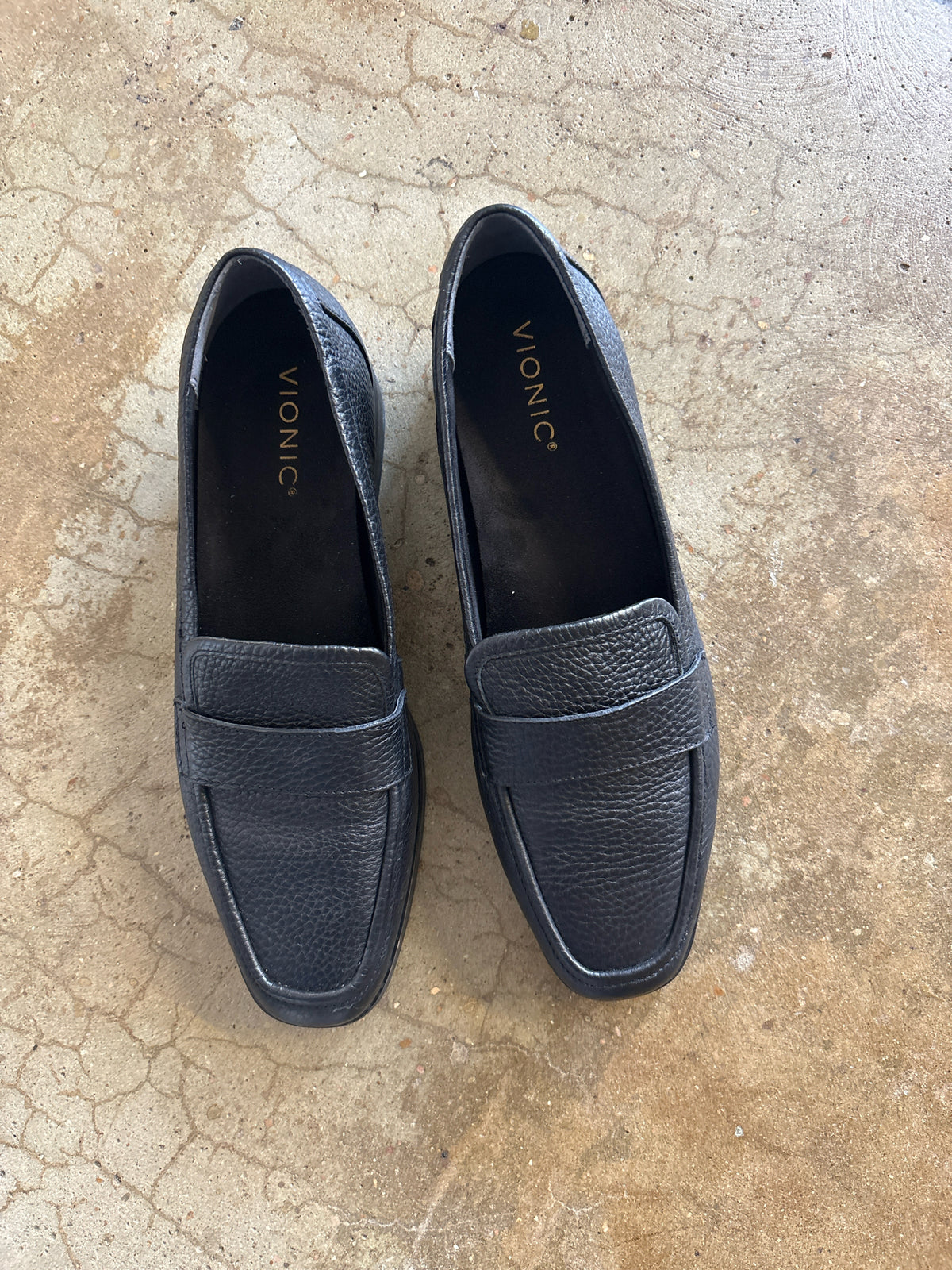 Vionic Shoe Size 10 Black Loafers