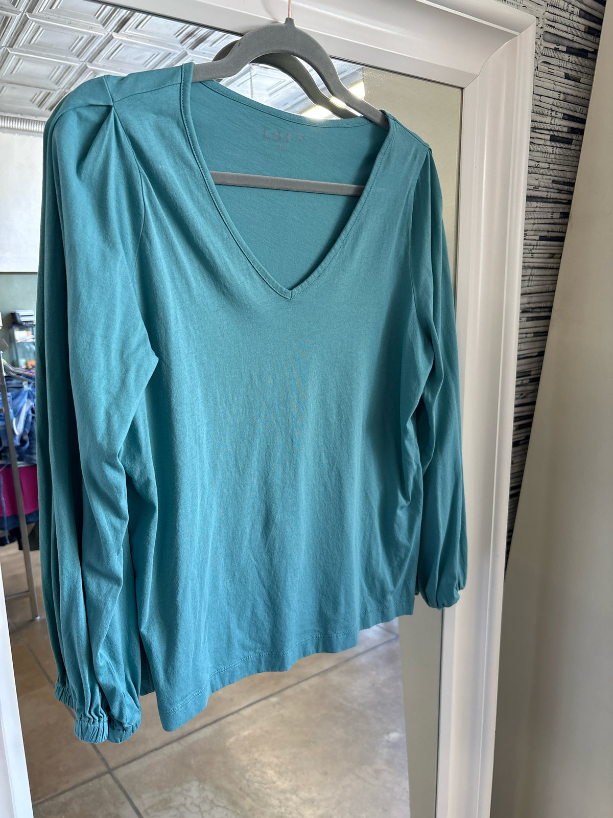 LOFT Size L Teal Top
