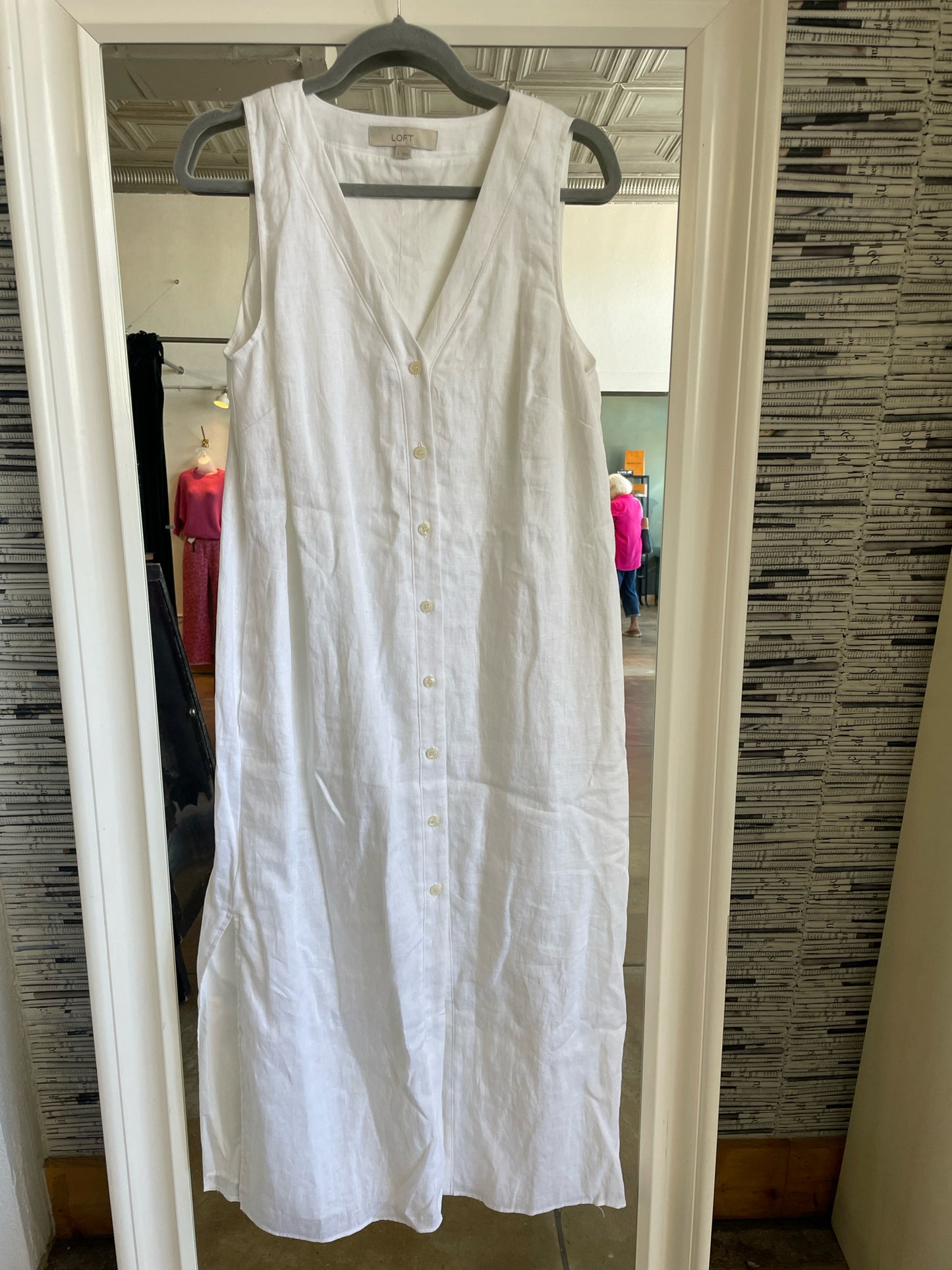 LOFT Size 6 White Dress