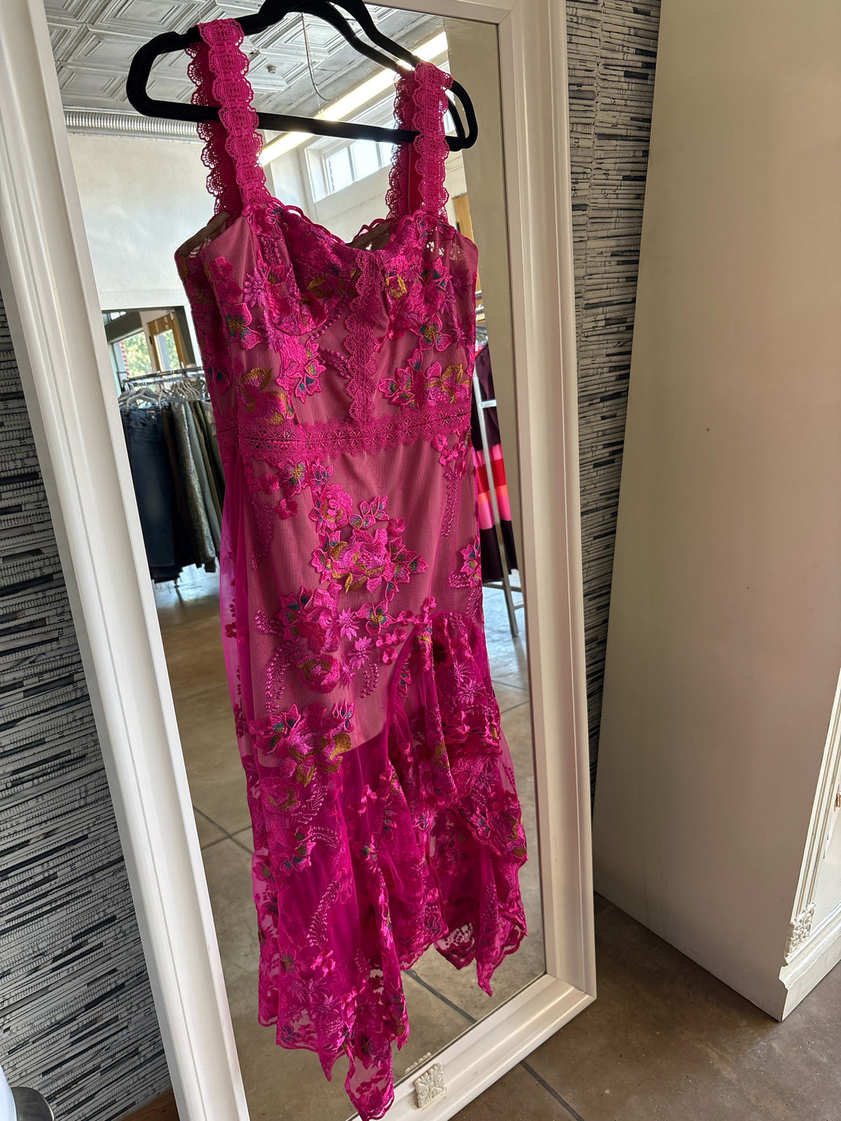 Bronx & Banco Size L Fuschia Floral Formal