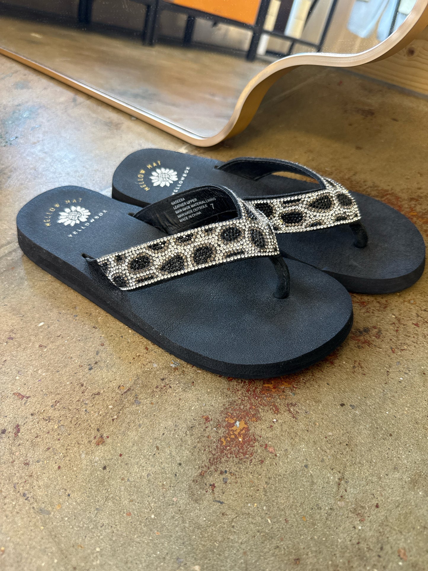 Yellow Box Shoe Size 7 Black Flip Flops