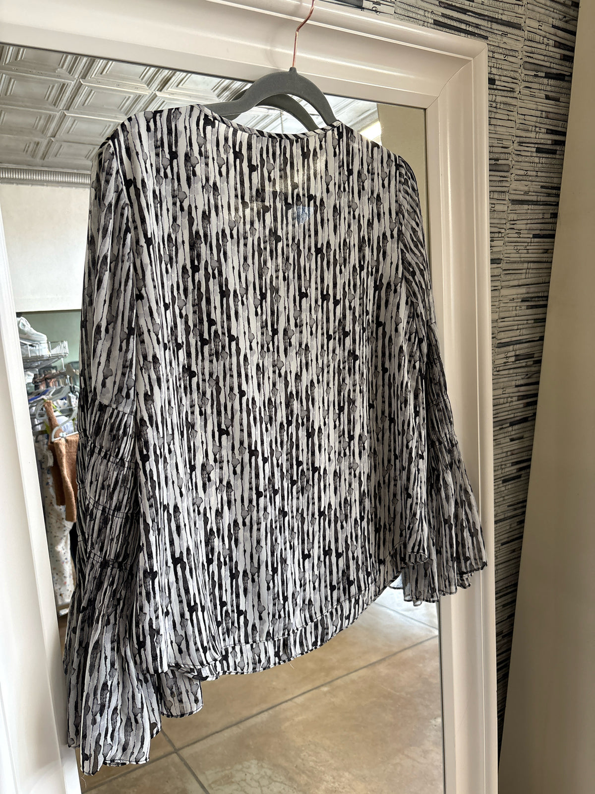Halston Size SP Black & White Top
