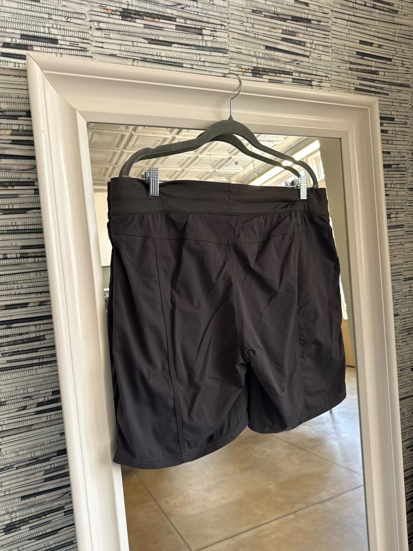 The North Face Size XL Gray Shorts