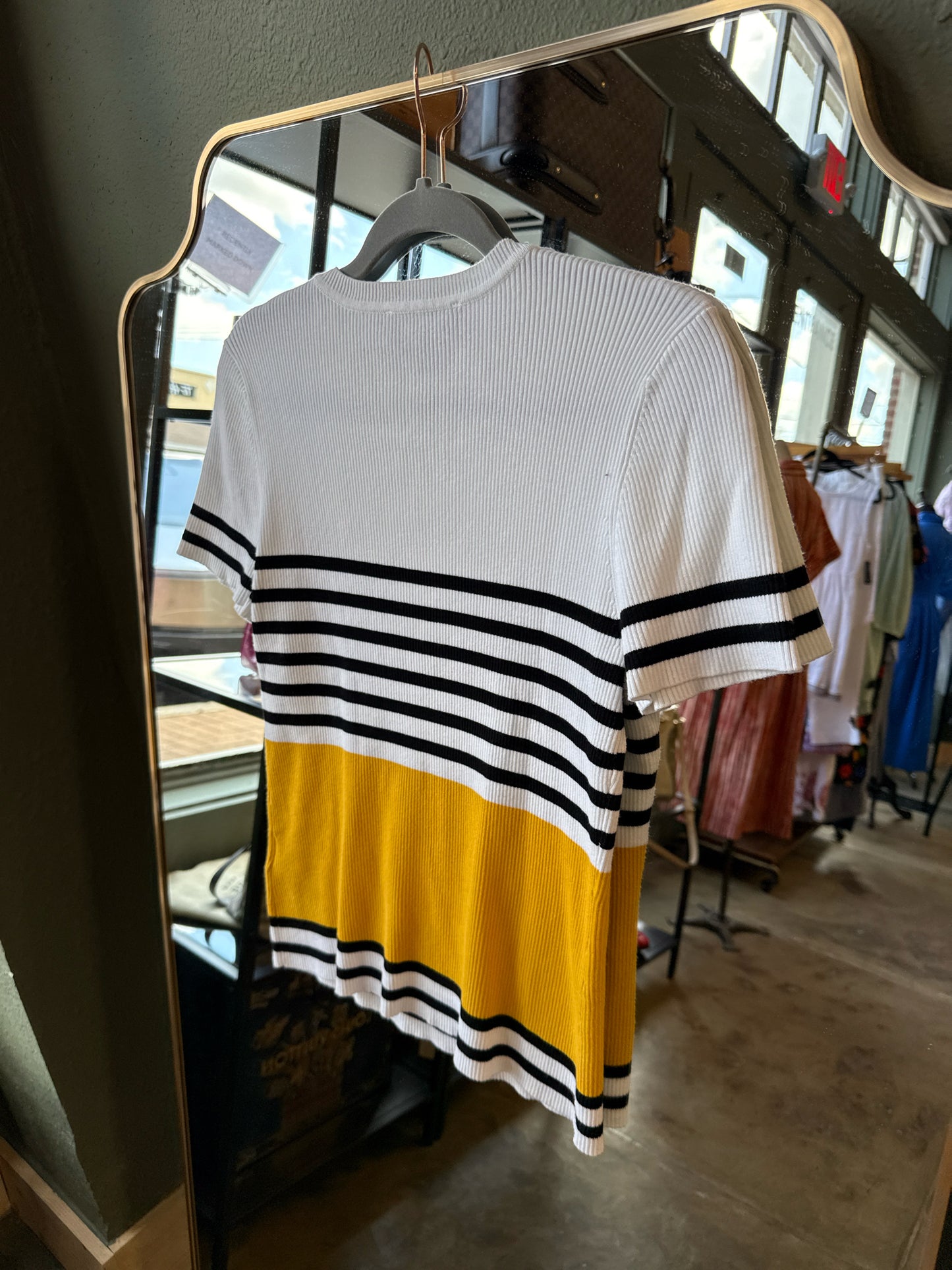 laundry Size M White/Yellow Top